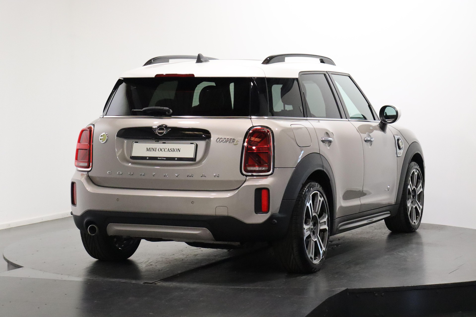MINI Countryman F60 1.5i Cooper S E ALL4-image-6
