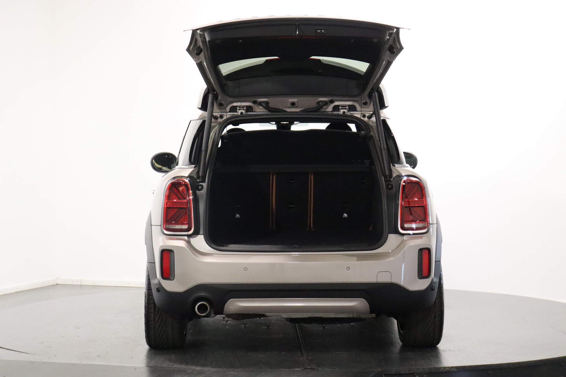 MINI Countryman F60 1.5i Cooper S E ALL4-image-4