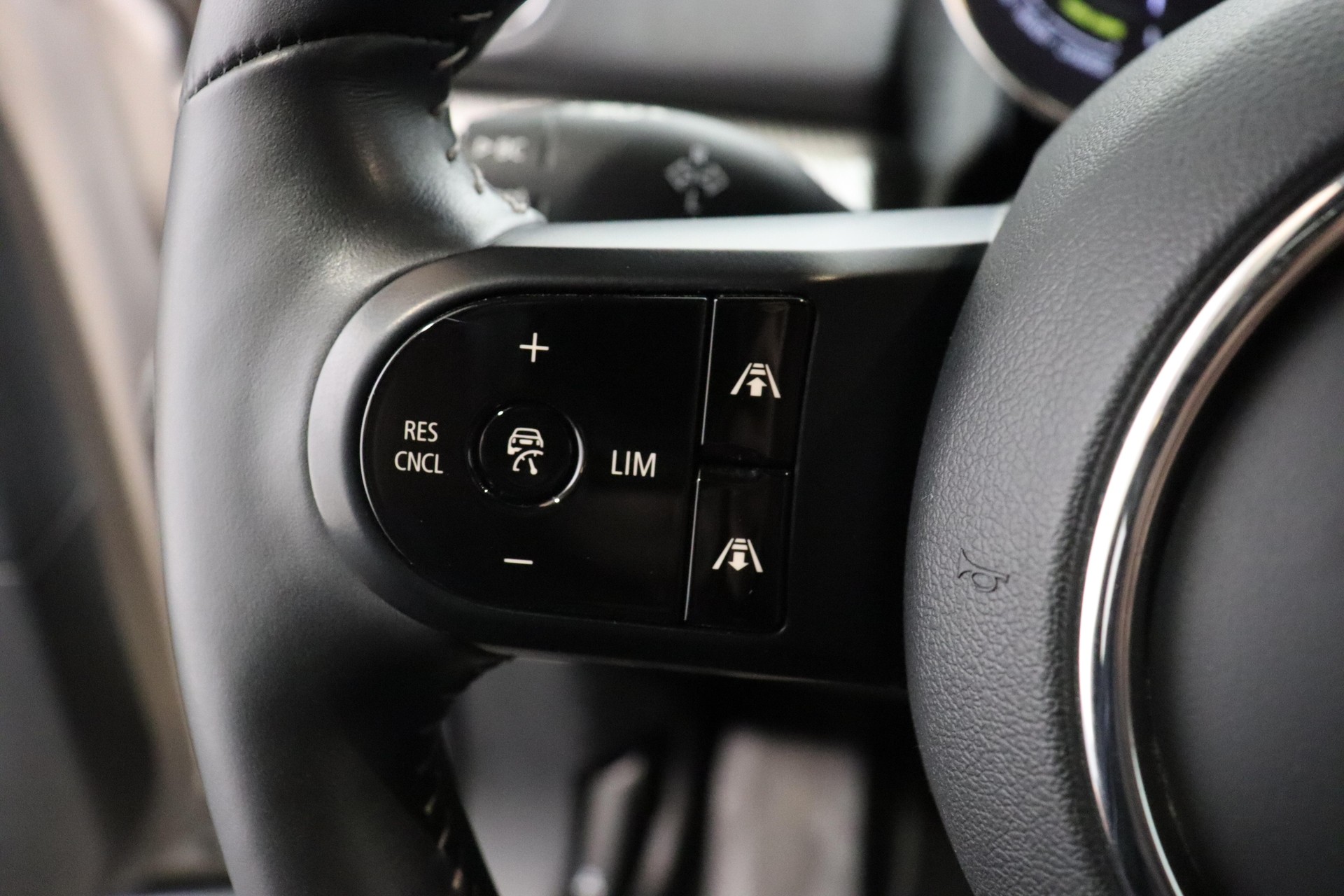 MINI Countryman F60 1.5i Cooper S E ALL4-image-17