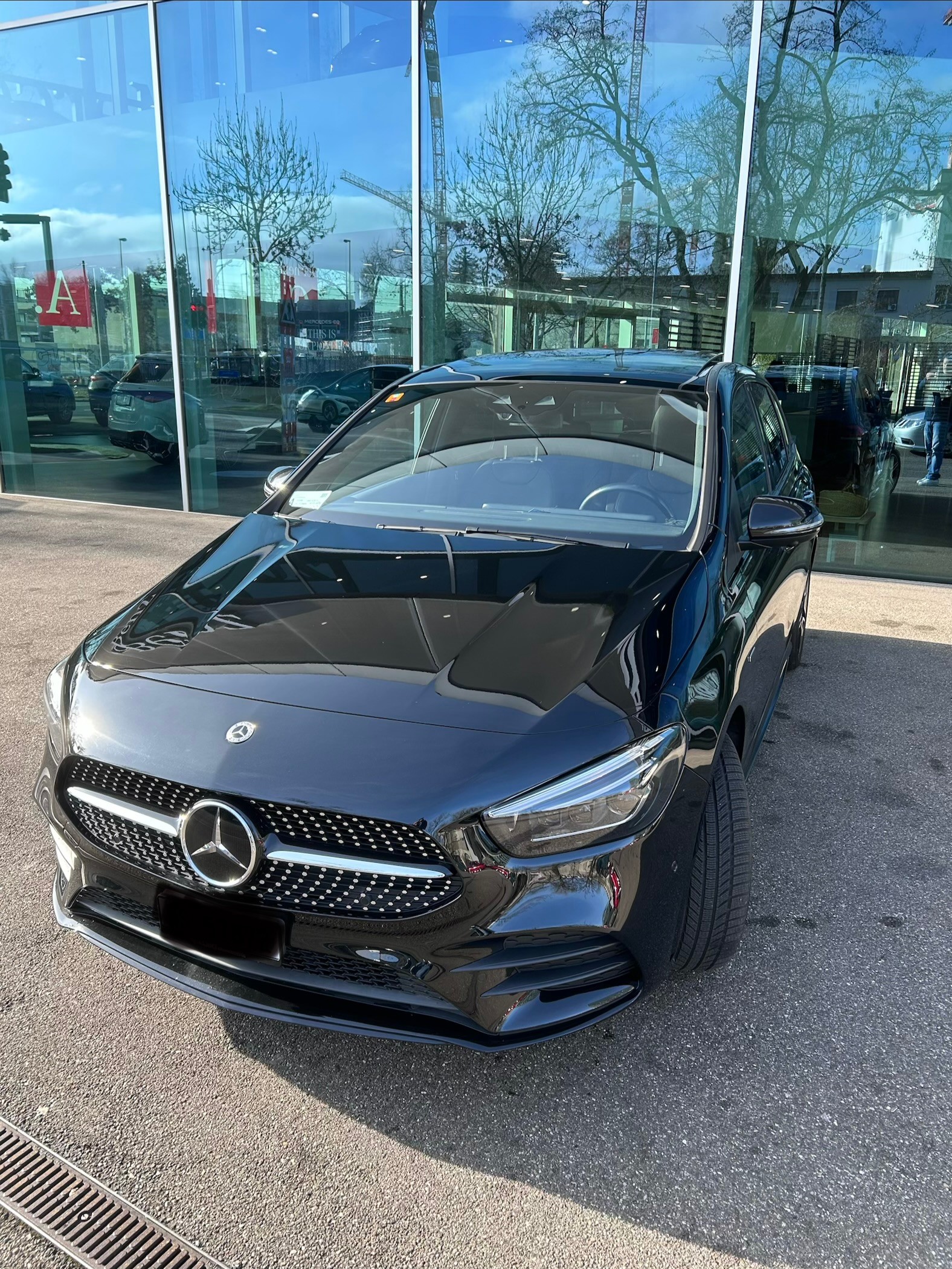 MERCEDES-BENZ B 250 e AMG Line 8G-DCT-image-1