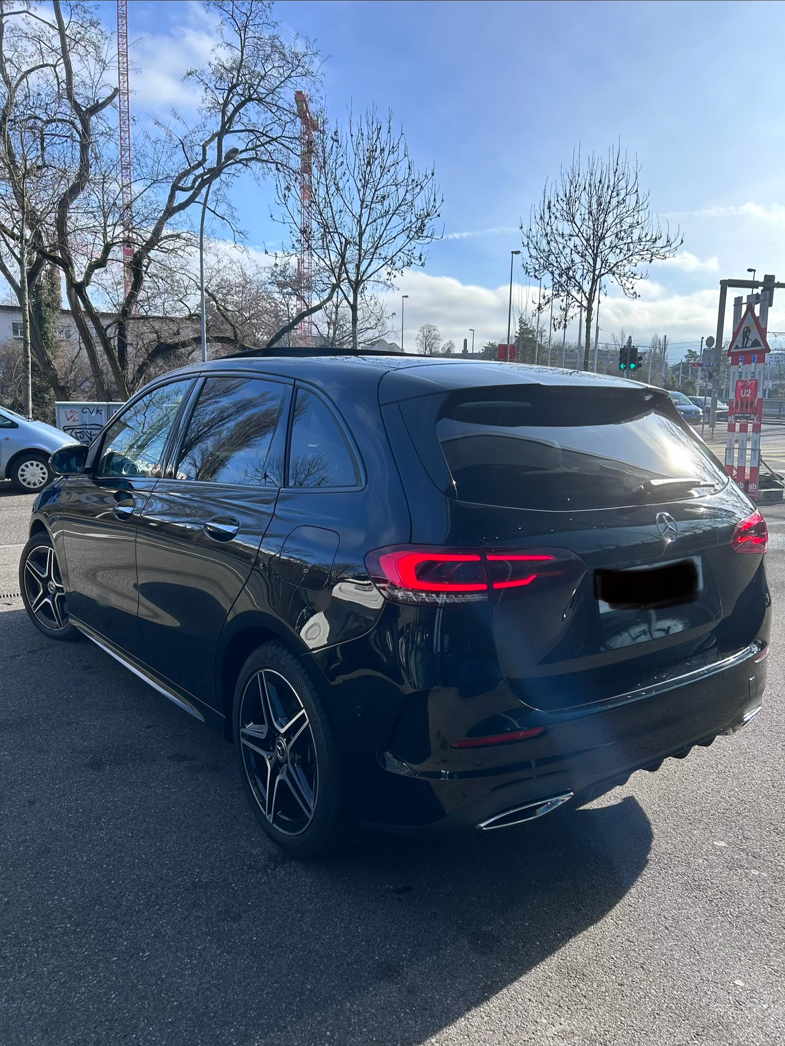 MERCEDES-BENZ B 250 e AMG Line 8G-DCT-image-3