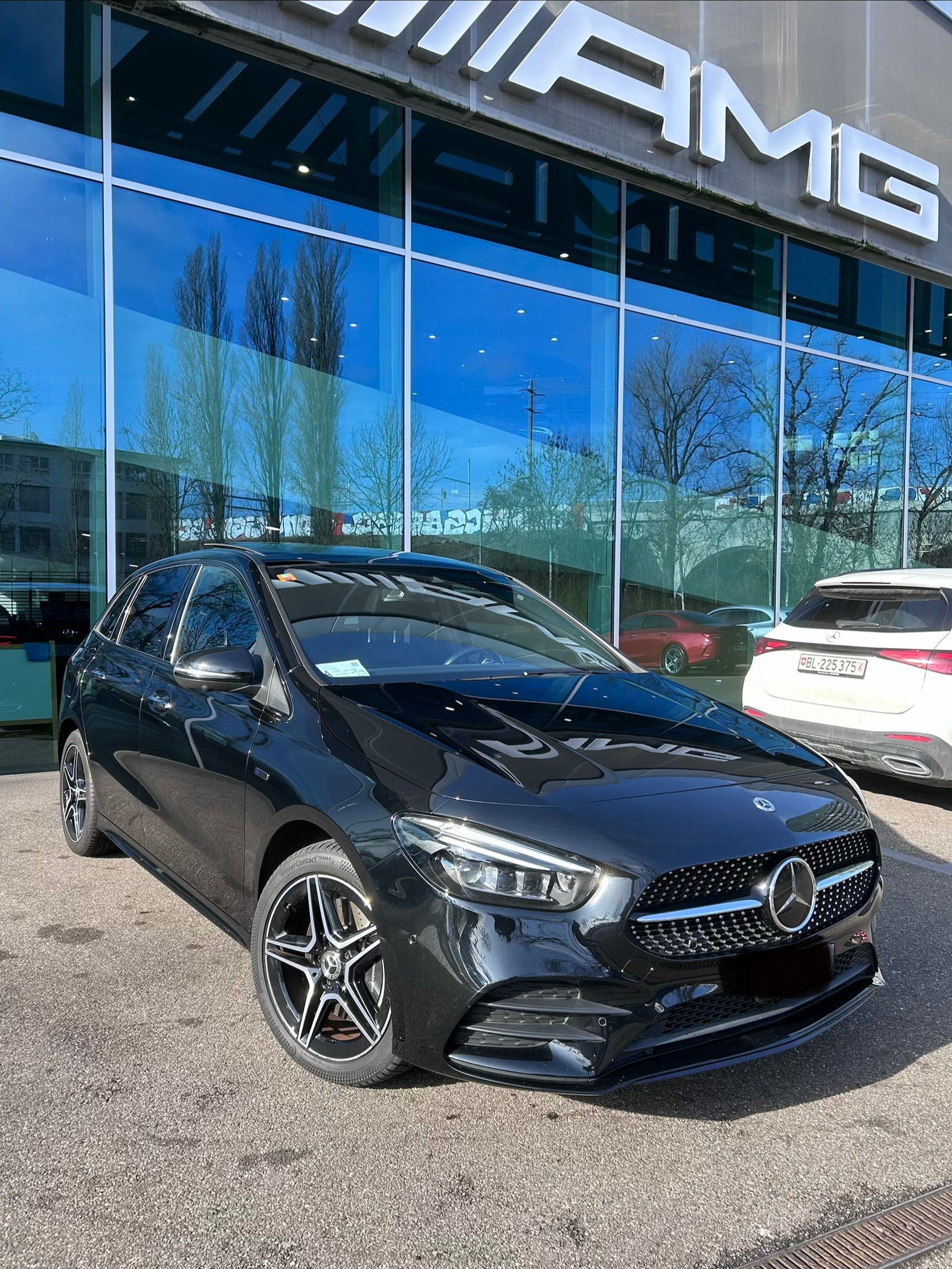 MERCEDES-BENZ B 250 e AMG Line 8G-DCT-image-2