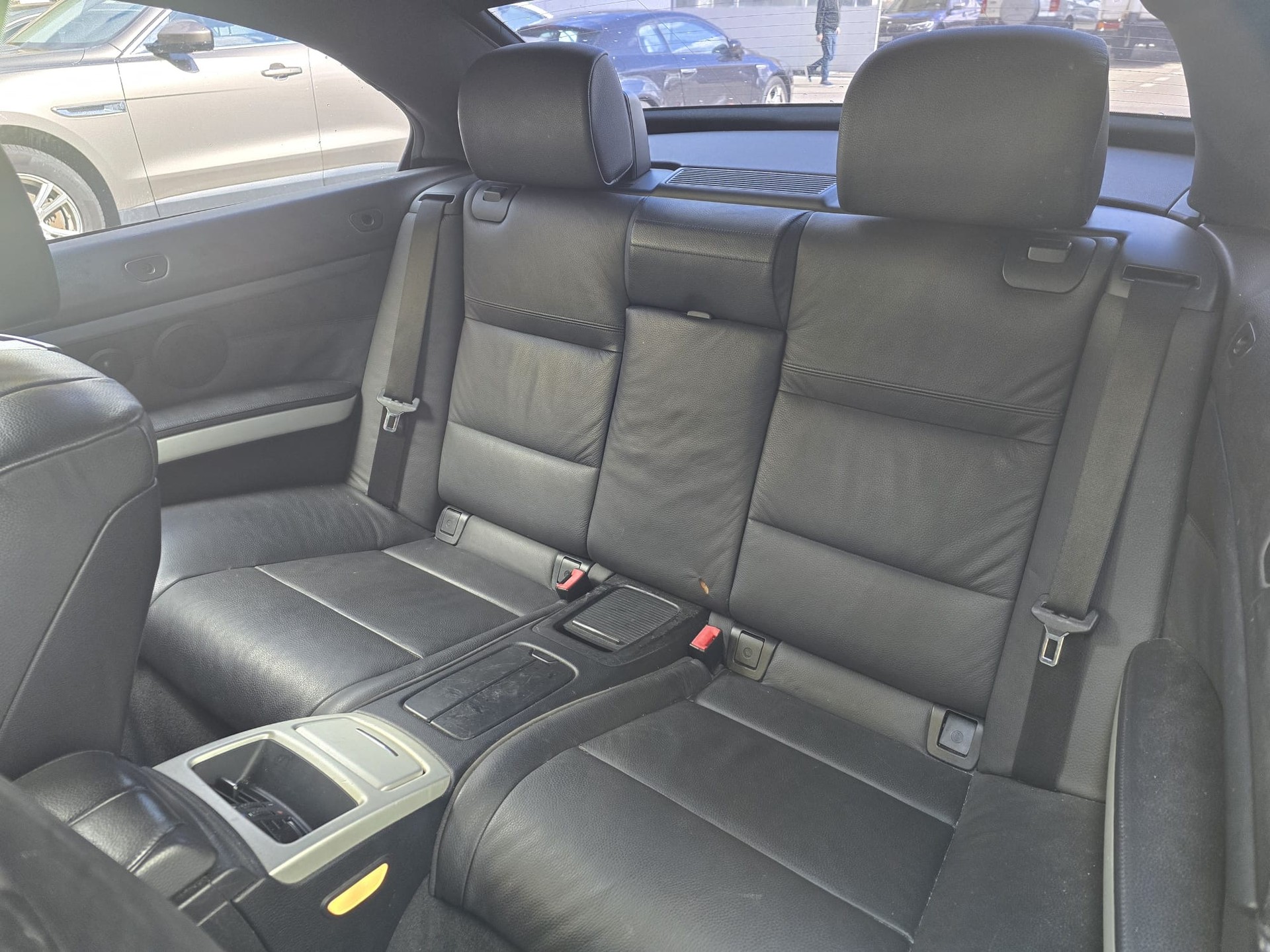 BMW 325i Cabrio-image-13