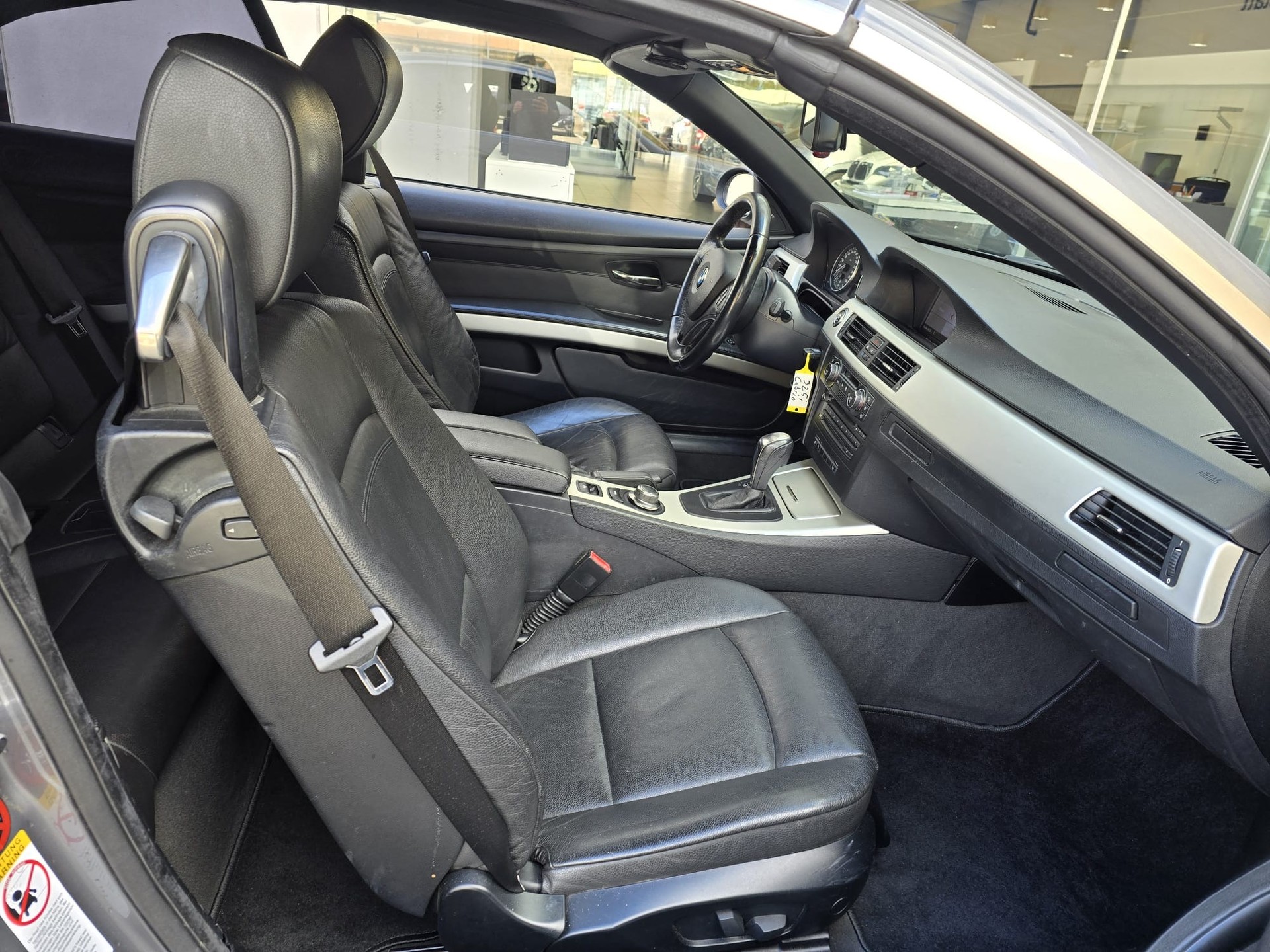 BMW 325i Cabrio-image-12
