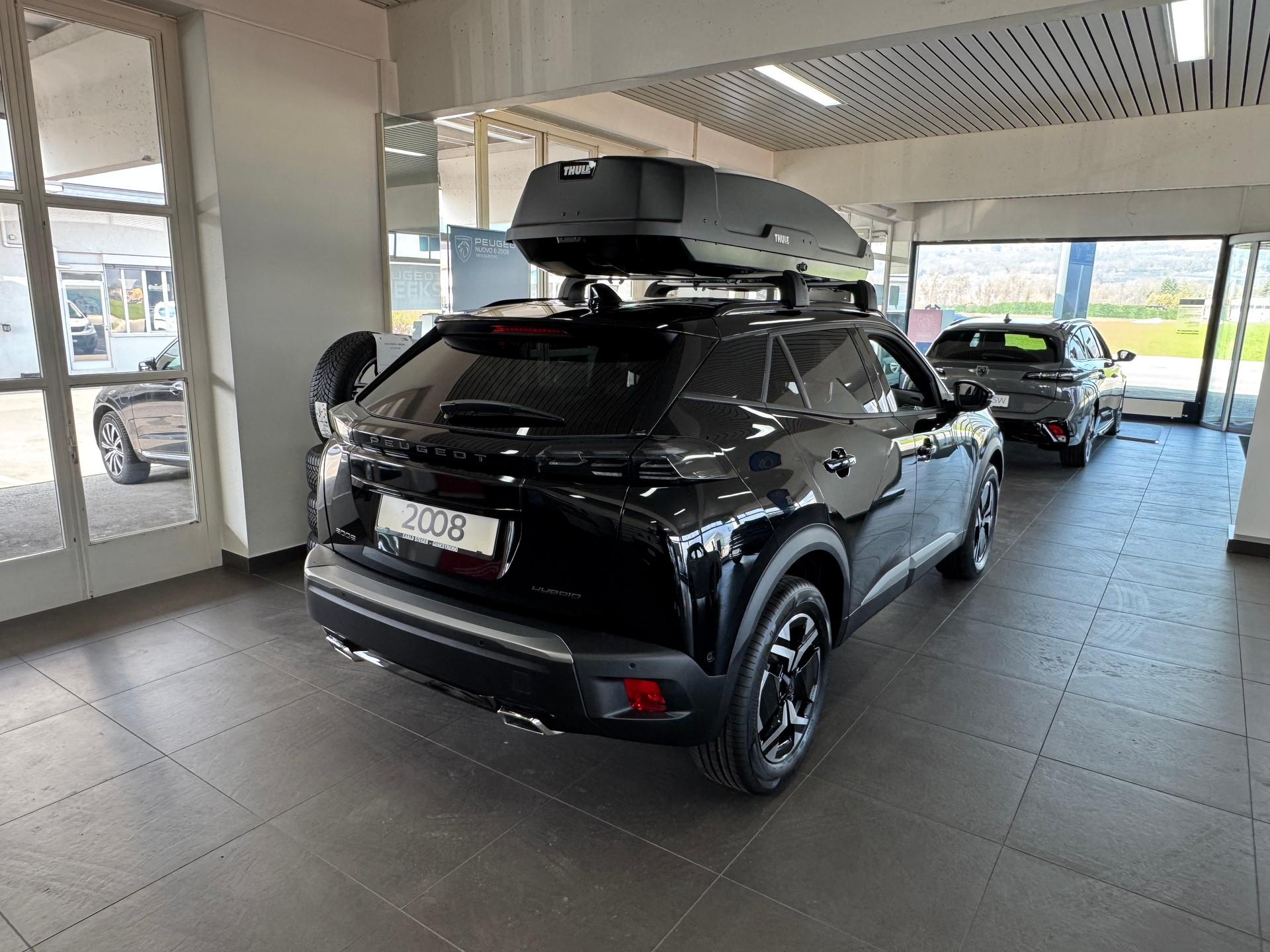 PEUGEOT 2008 1.2 145 MHEV Allure-image-4