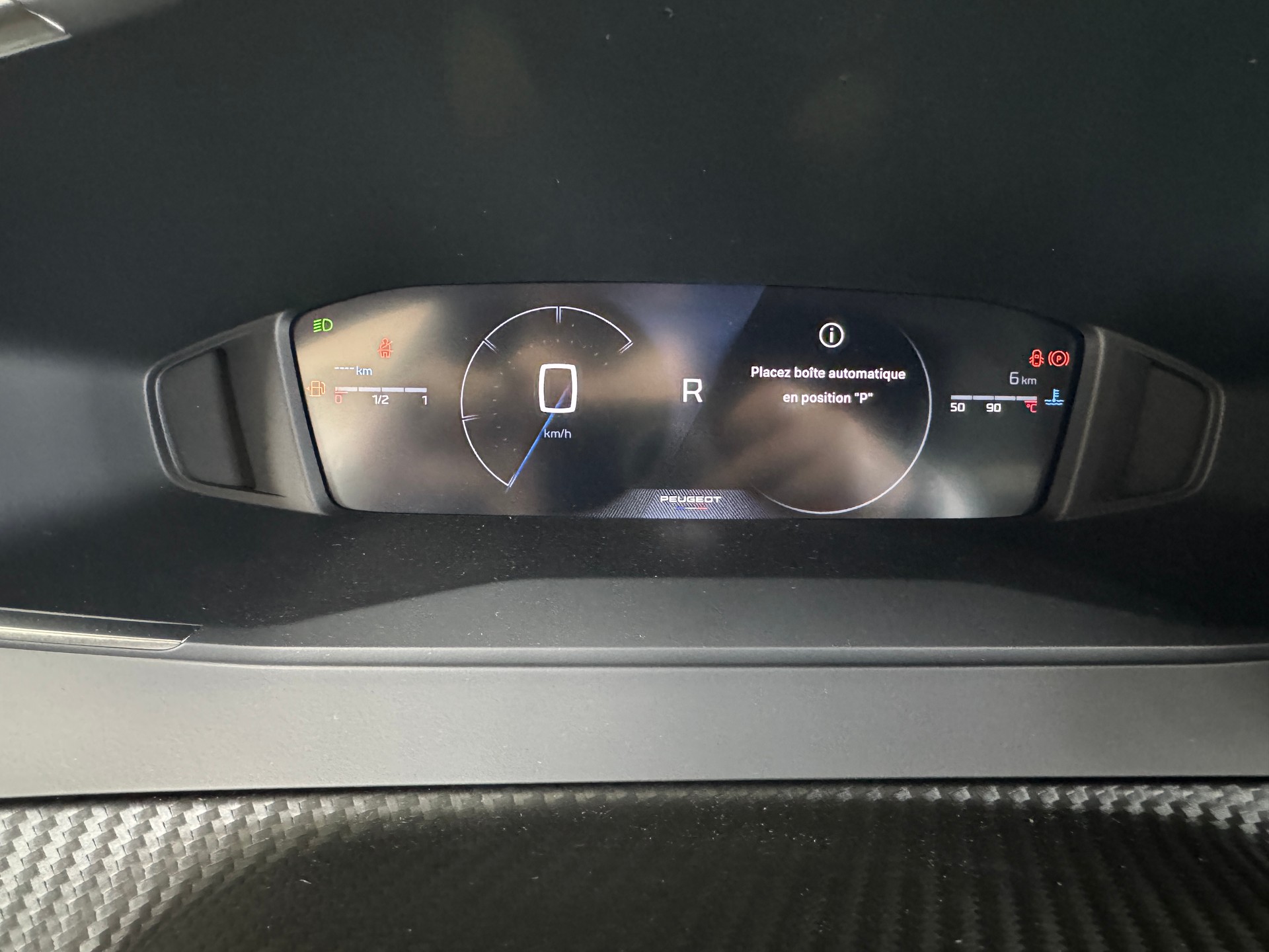 PEUGEOT 2008 1.2 145 MHEV Allure-image-13