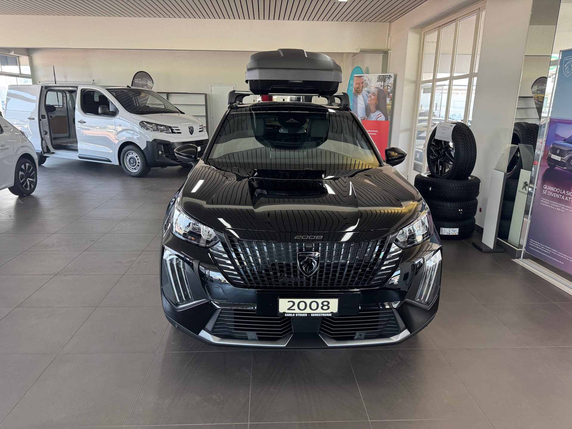 PEUGEOT 2008 1.2 145 MHEV Allure-image-1