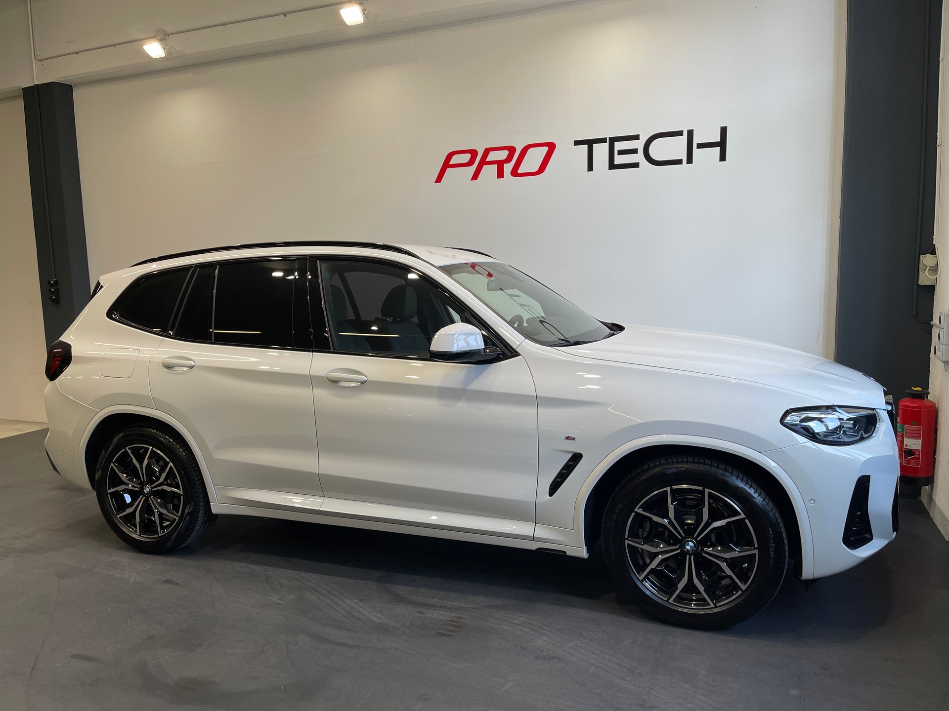BMW X3 xDrive 20i M Sport *FACELIFT*-showroom-element-2