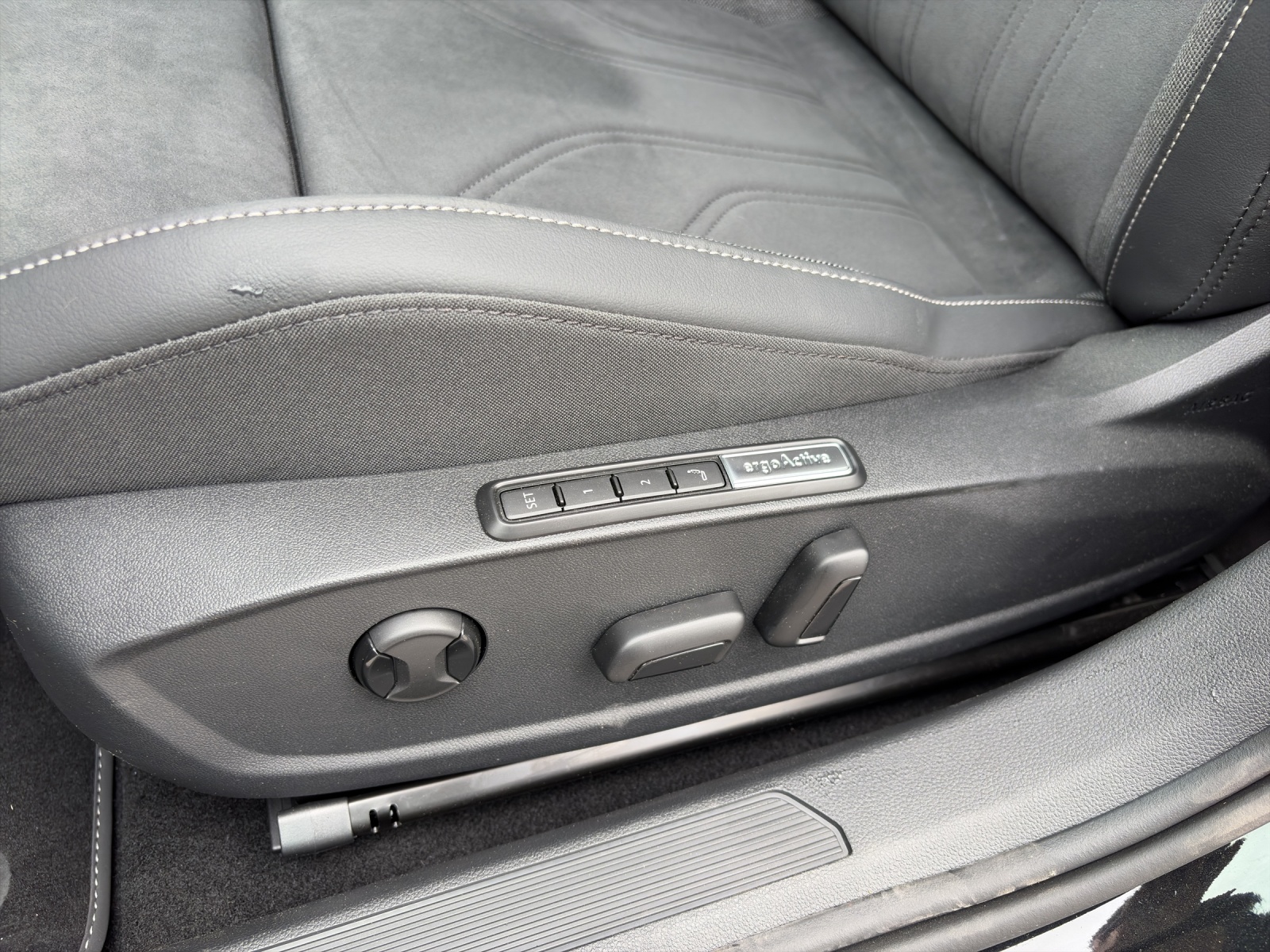VW Golf 1.5 TSI Basis-image-15