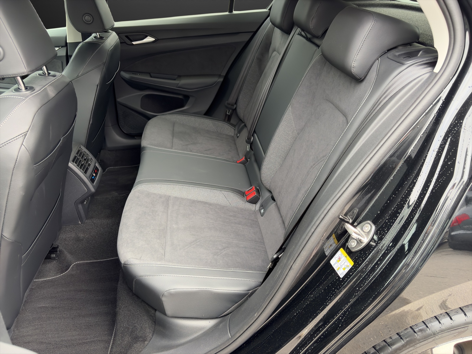 VW Golf 1.5 TSI Basis-image-8
