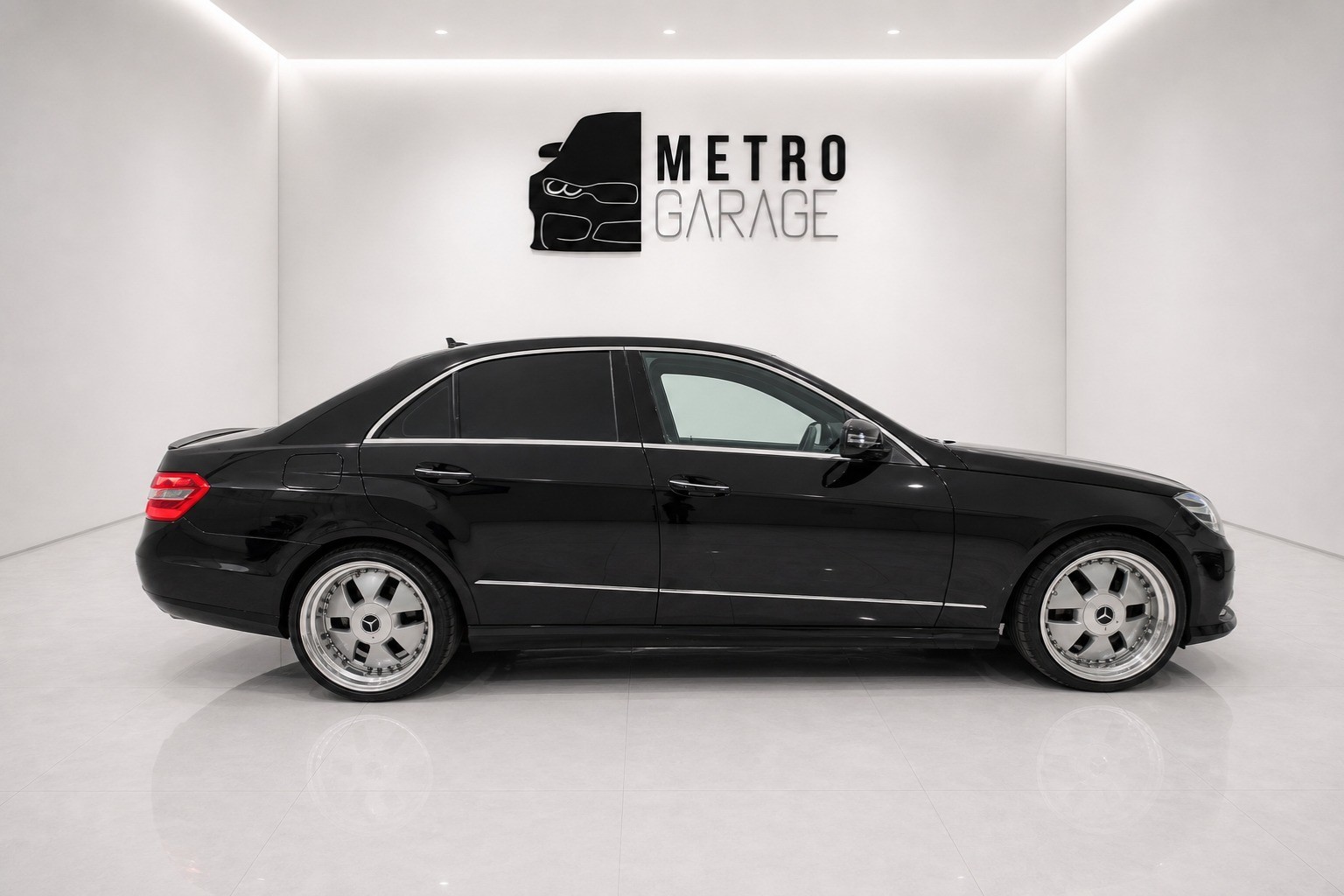 MERCEDES-BENZ E 350 CGI BlueEfficiency Avantgarde 7G-Tronic-image-5