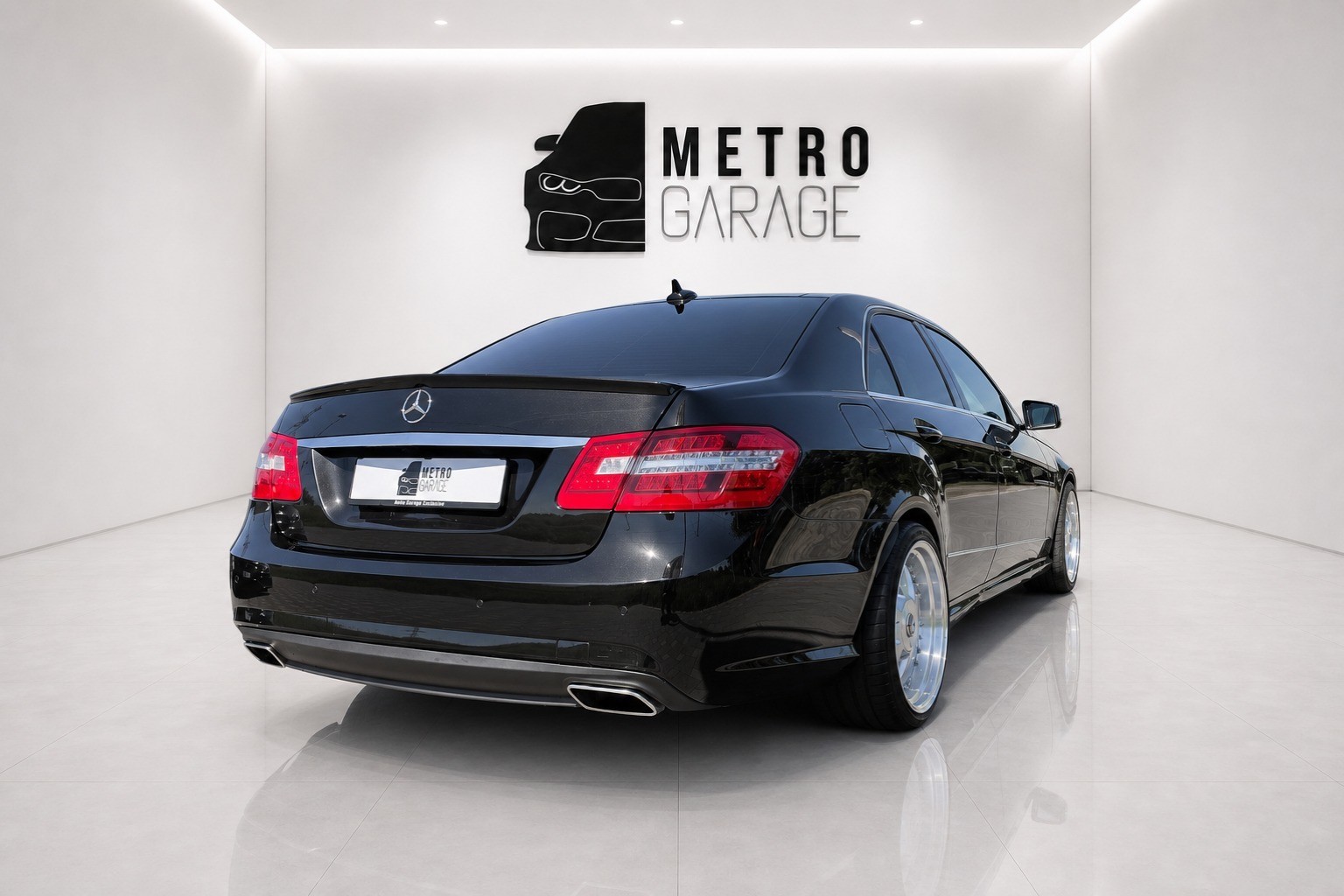 MERCEDES-BENZ E 350 CGI BlueEfficiency Avantgarde 7G-Tronic-image-4