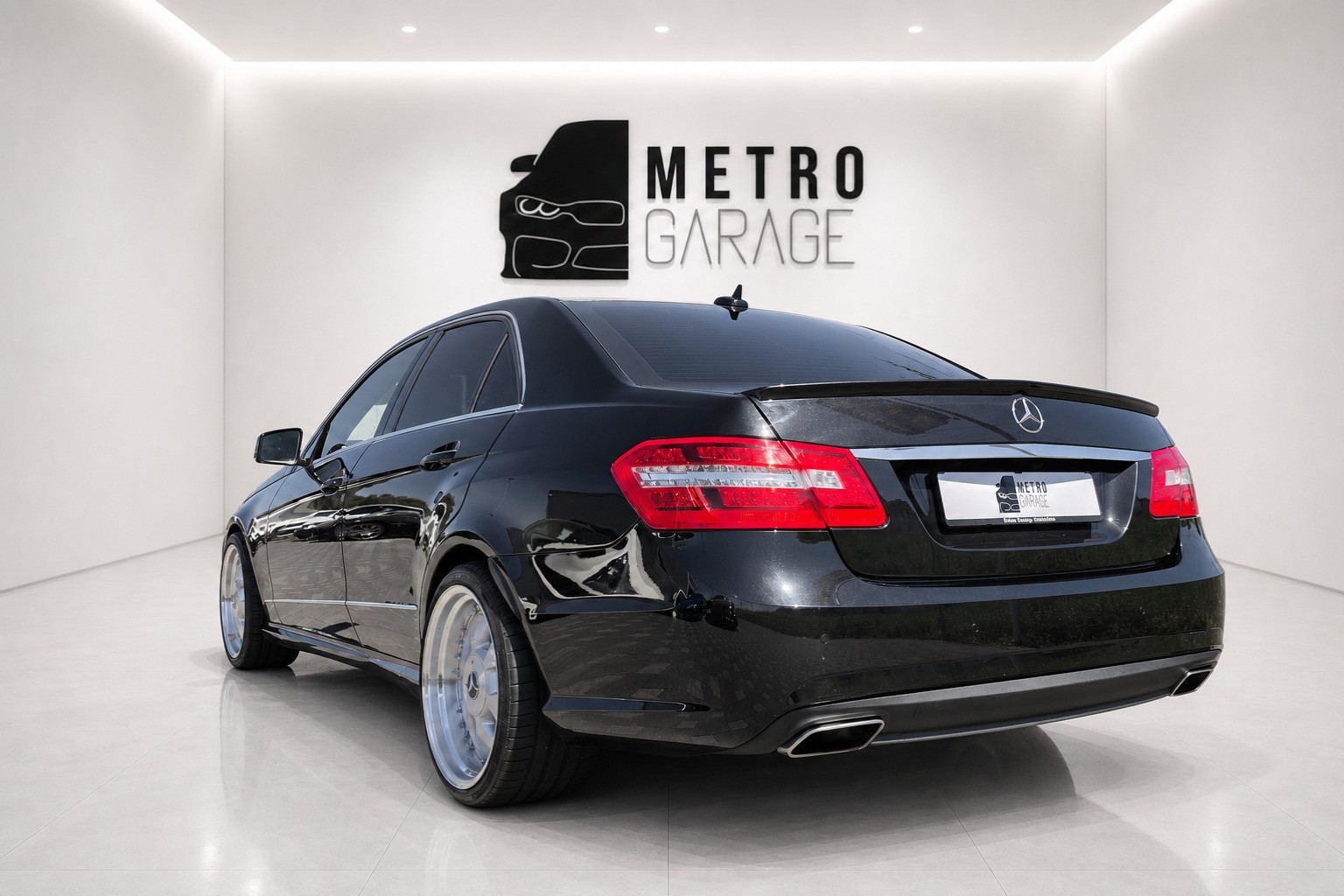 MERCEDES-BENZ E 350 CGI BlueEfficiency Avantgarde 7G-Tronic-showroom-element-2