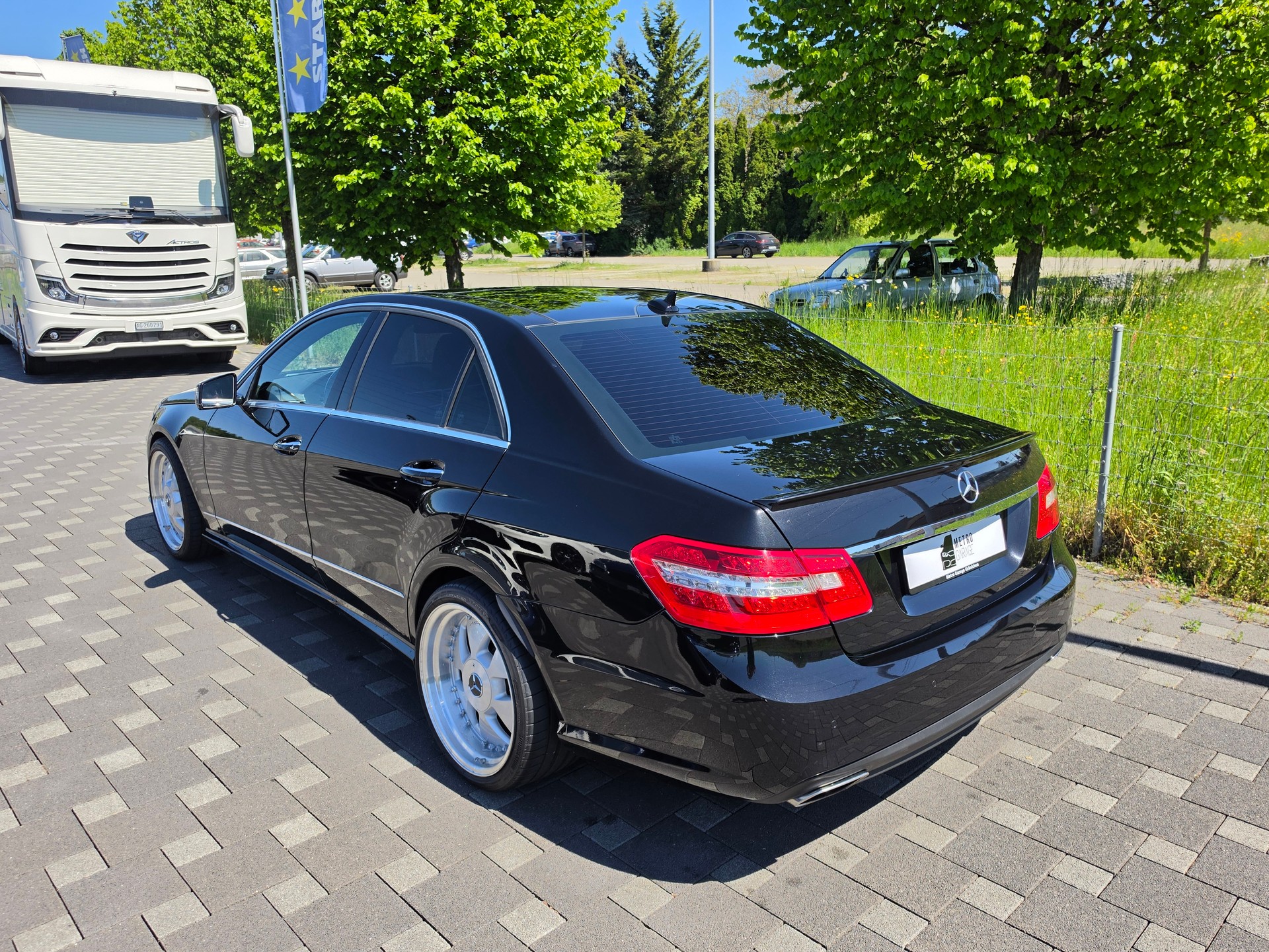 MERCEDES-BENZ E 350 CGI BlueEfficiency Avantgarde 7G-Tronic-image-2