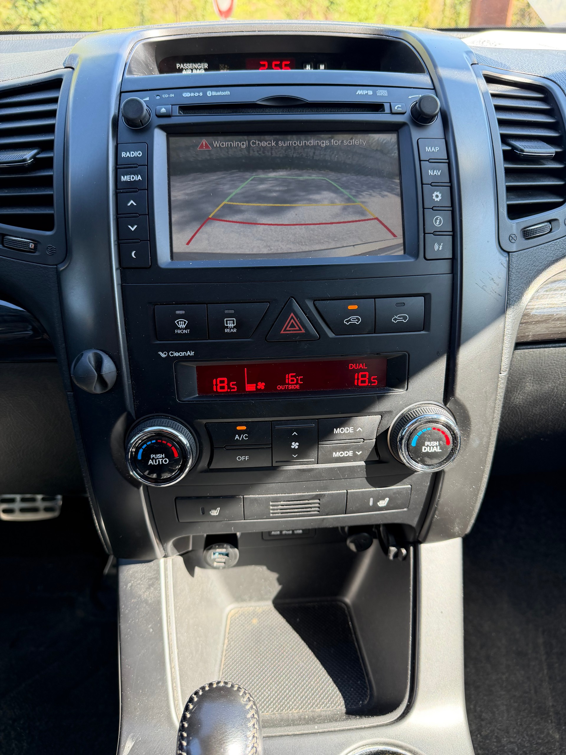 KIA Sorento 2.2 CRDI Style Automatic-image-7