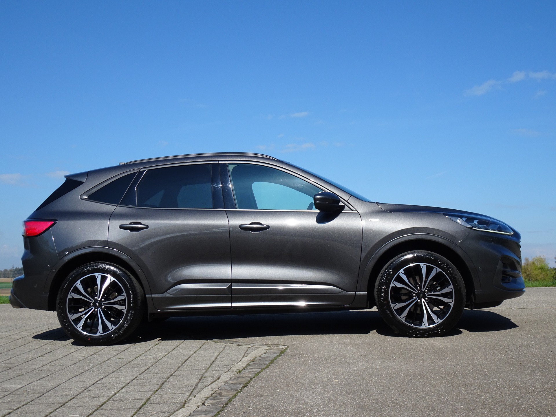 FORD Kuga 2.5 FHEV ST-Line X 4WD-image-4
