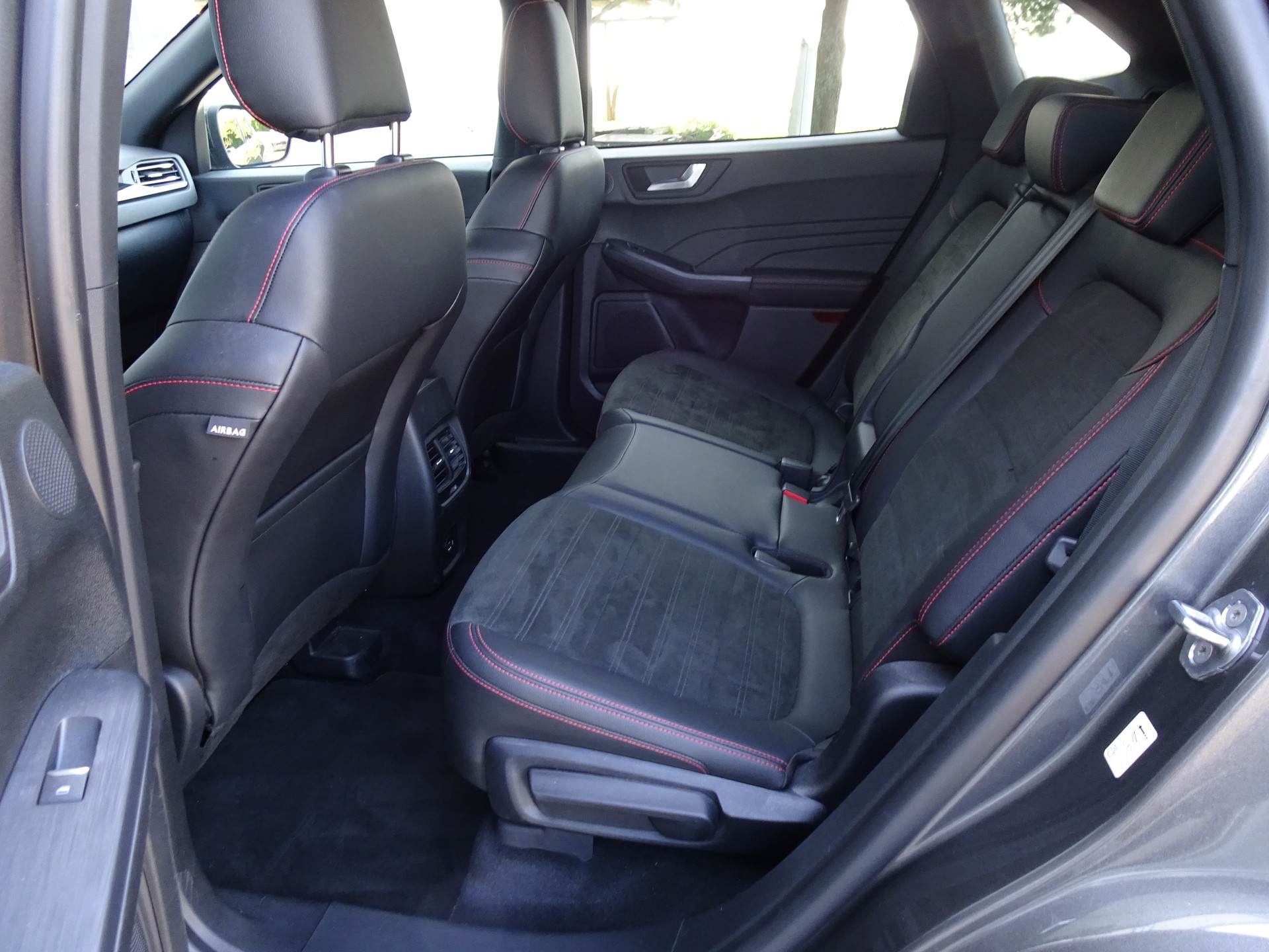 FORD Kuga 2.5 FHEV ST-Line X 4WD-image-10