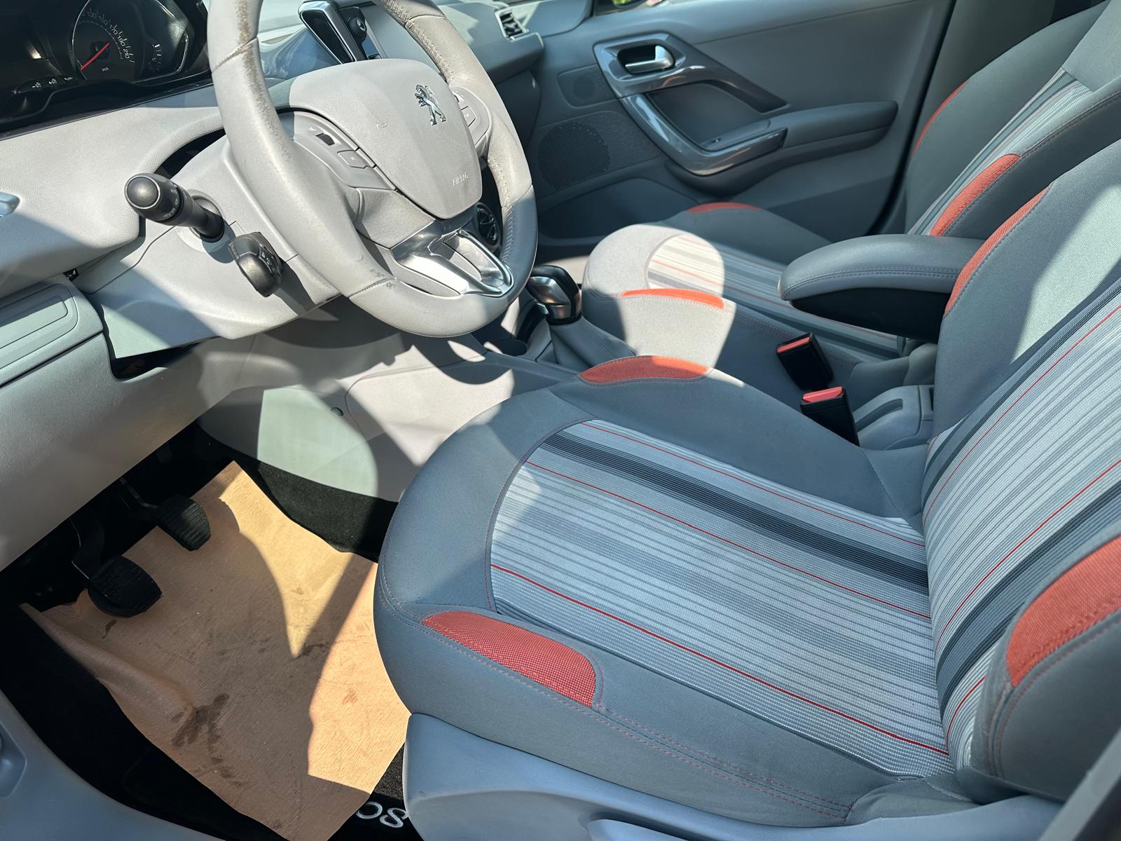 PEUGEOT 208 1.4 VTI Active-image-12