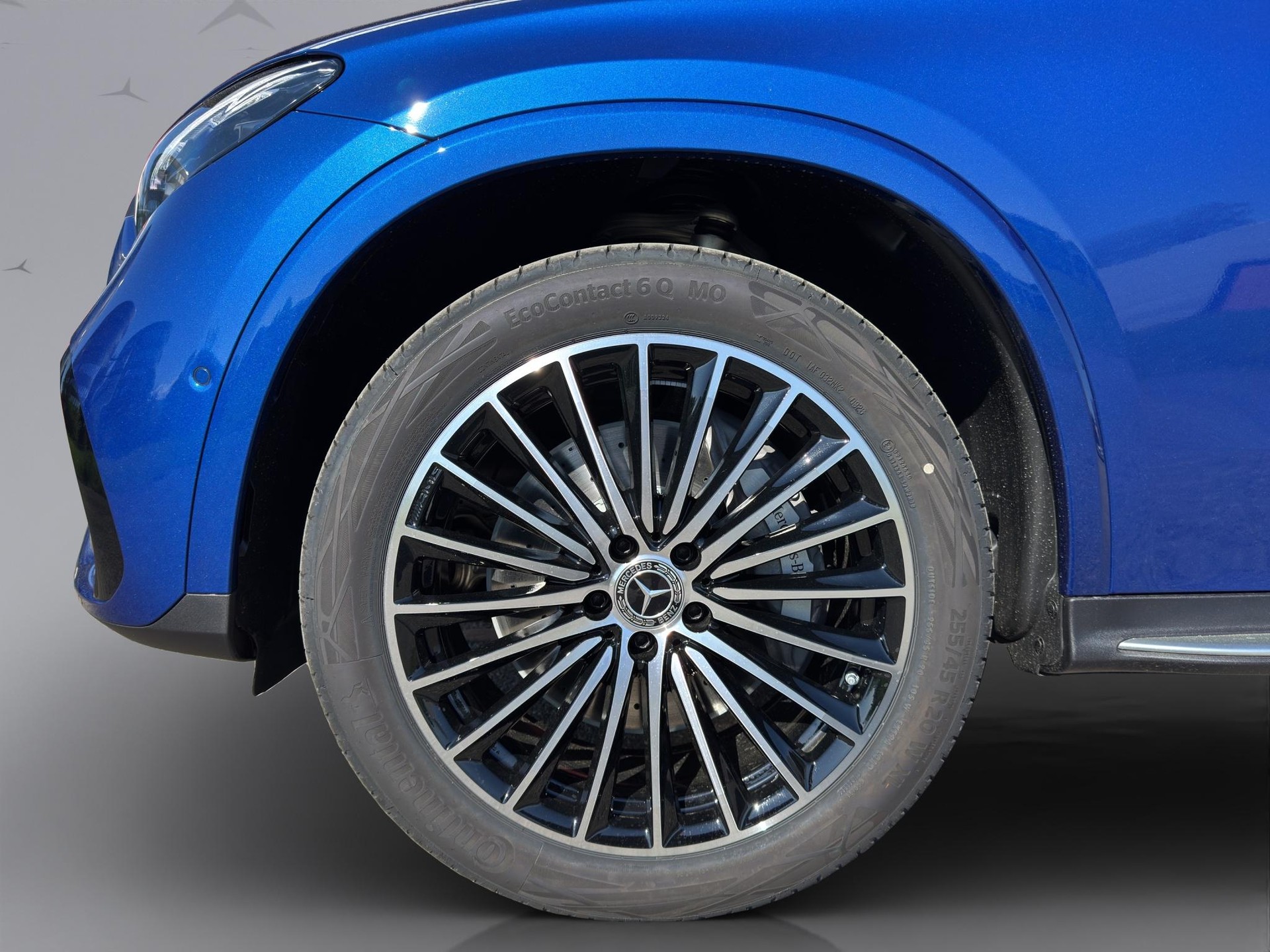 MERCEDES-BENZ GLC 400 e EQ Star AMG Line 4matic-image-3