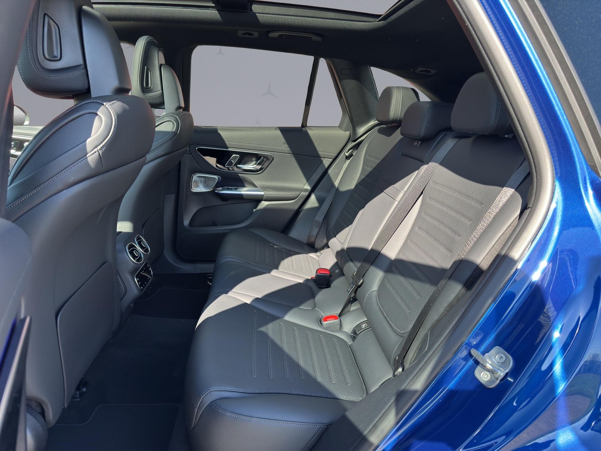 MERCEDES-BENZ GLC 400 e EQ Star AMG Line 4matic-image-13