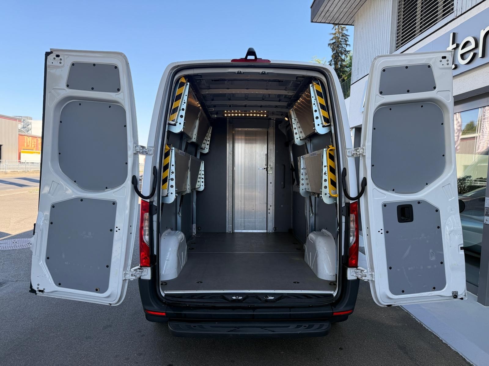 MERCEDES-BENZ Sprinter 315 CDI Standard Worker 9G-TRONIC FWD-image-15