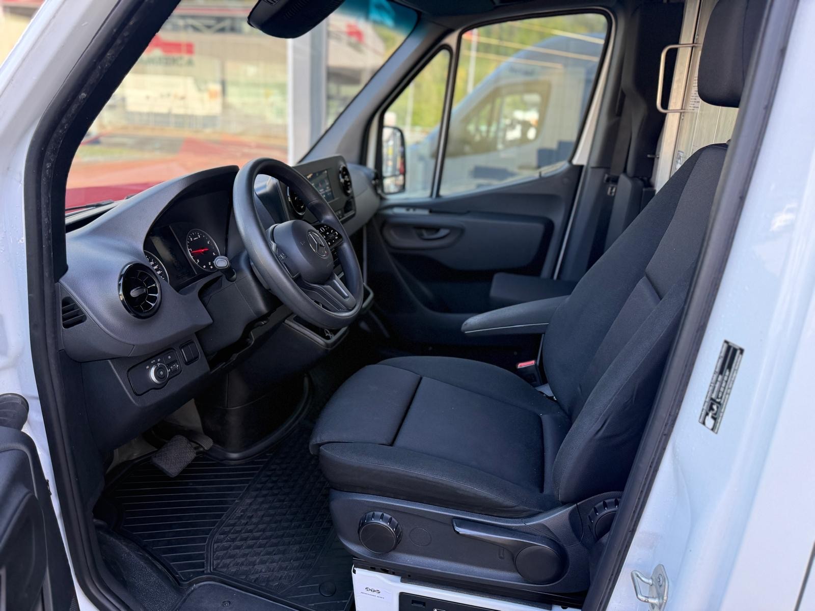 MERCEDES-BENZ Sprinter 315 CDI Standard Worker 9G-TRONIC FWD-image-11