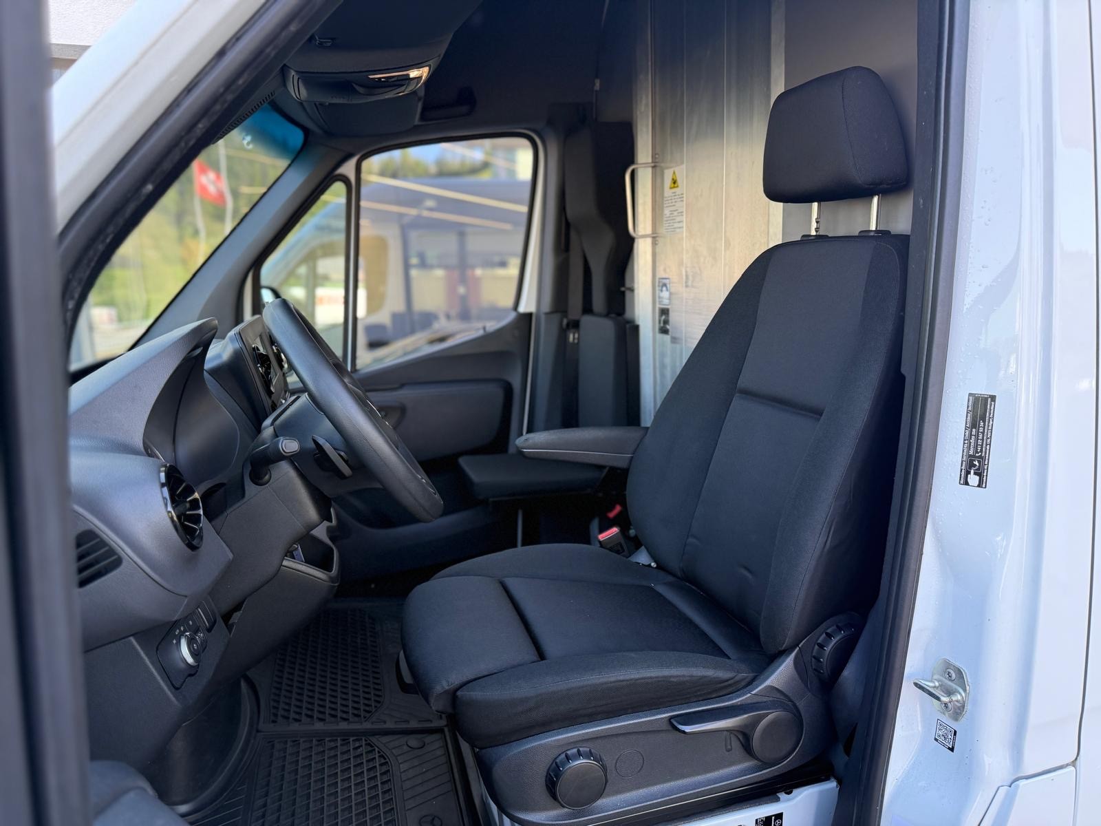 MERCEDES-BENZ Sprinter 315 CDI Standard Worker 9G-TRONIC FWD-image-9