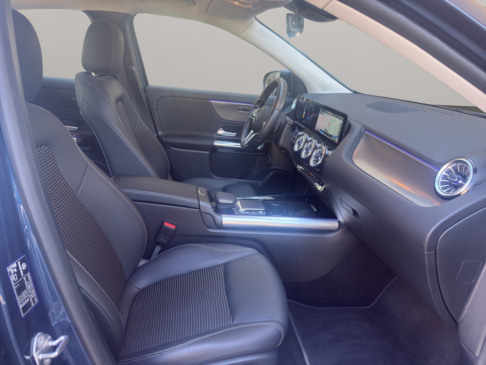 MERCEDES-BENZ EQA 250 Progressive-image-9