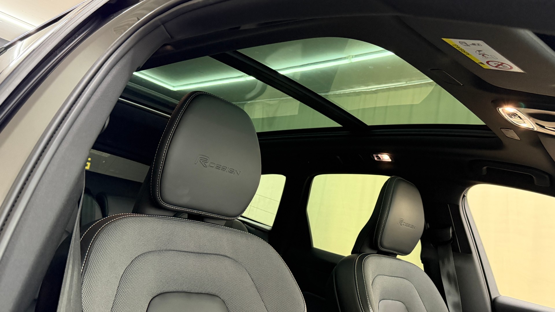 VOLVO XC60 T8 eAWD R-Design Expression Geartronic-image-11