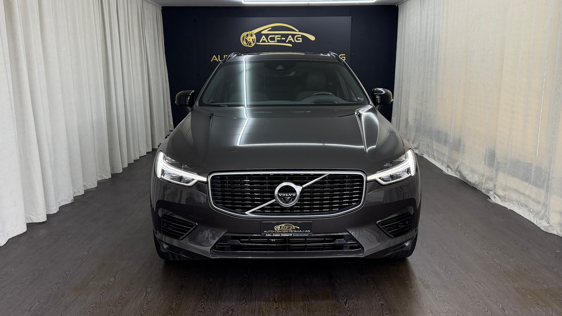 VOLVO XC60 T8 eAWD R-Design Expression Geartronic-image-1