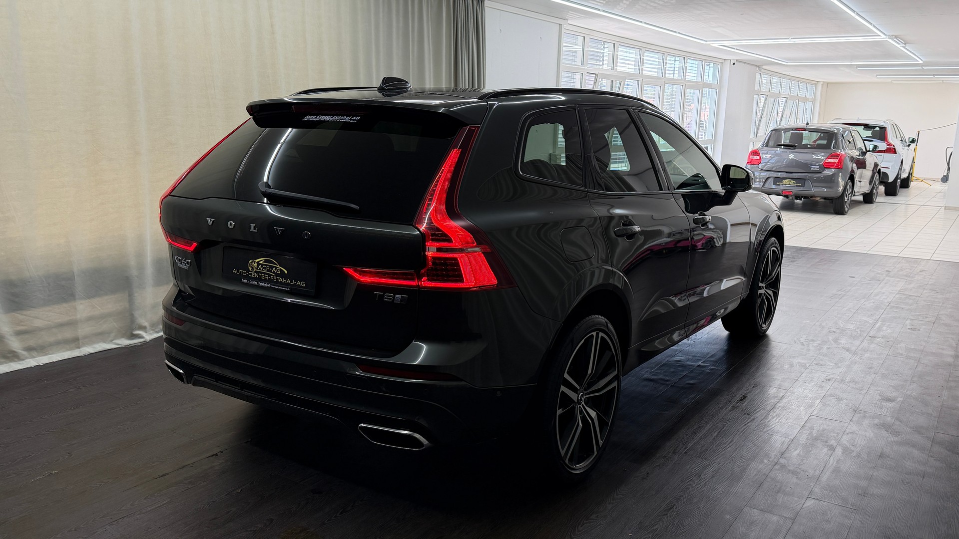 VOLVO XC60 T8 eAWD R-Design Expression Geartronic-image-3