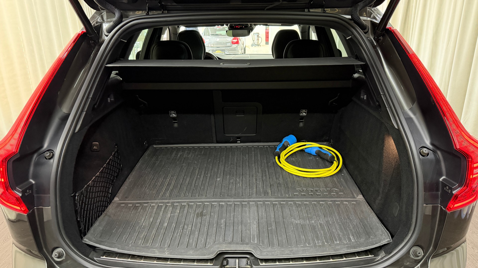 VOLVO XC60 T8 eAWD R-Design Expression Geartronic-image-16