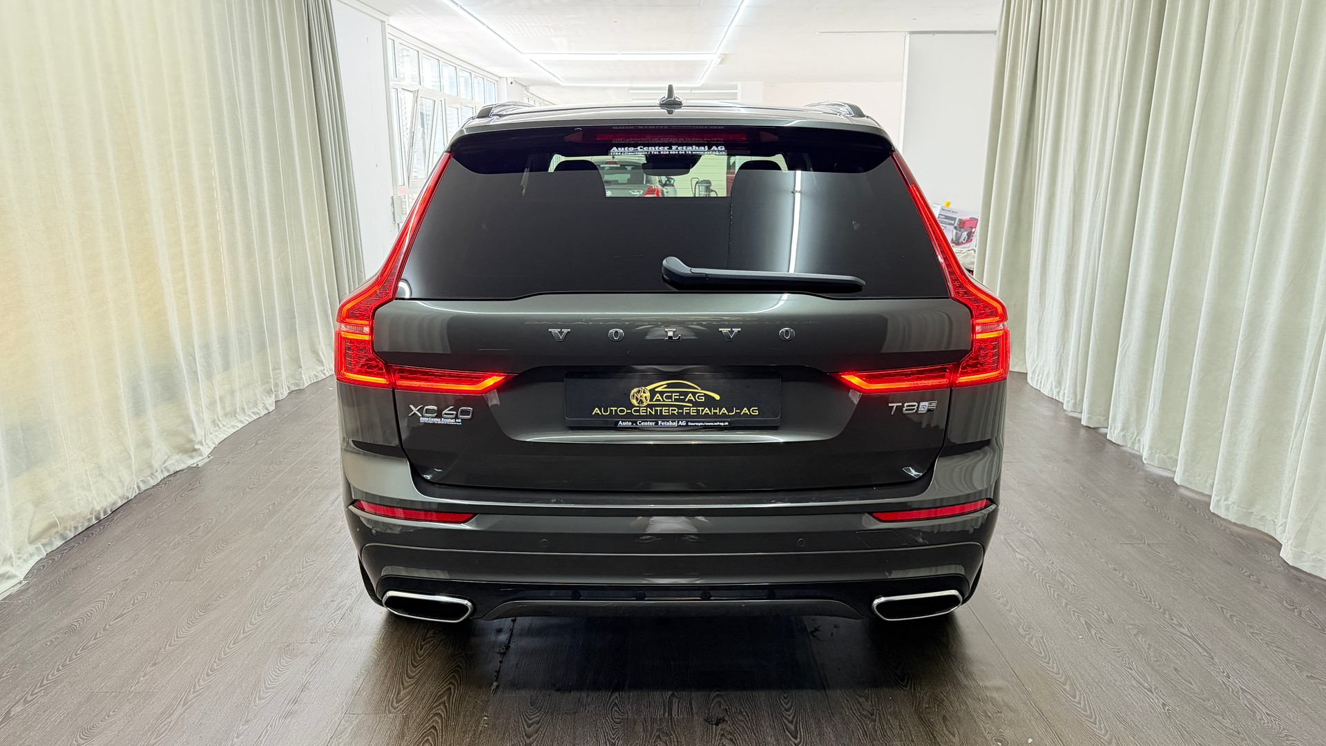 VOLVO XC60 T8 eAWD R-Design Expression Geartronic-image-4