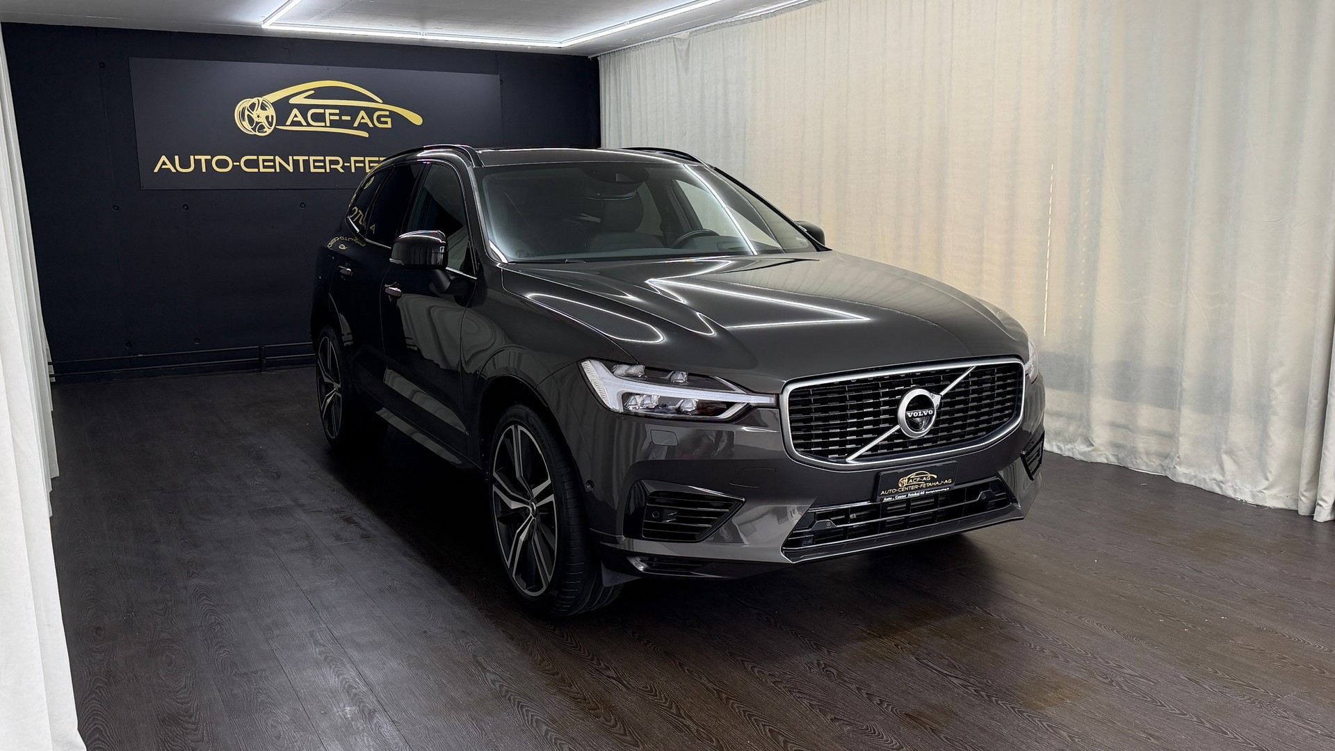 VOLVO XC60 T8 eAWD R-Design Expression Geartronic-image-2