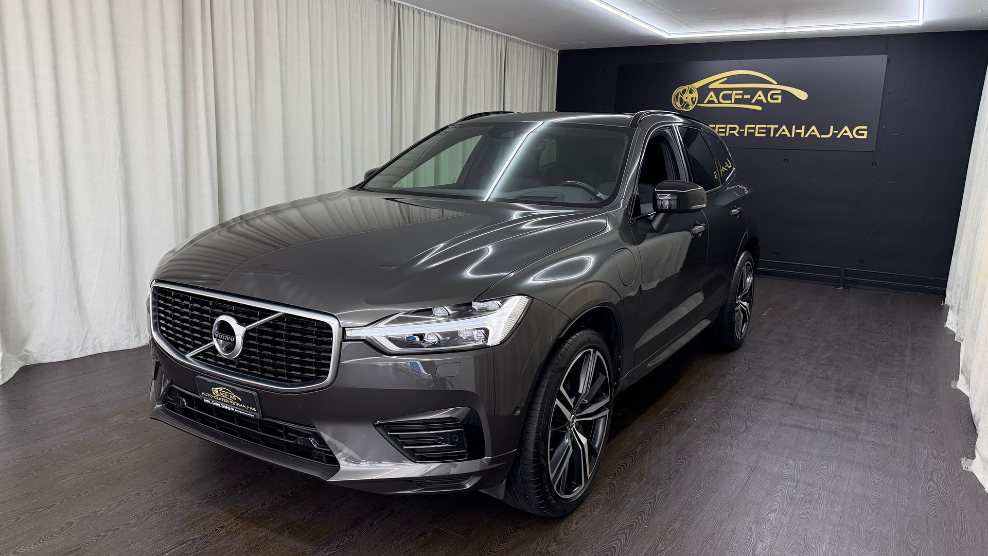 VOLVO XC60 T8 eAWD R-Design Expression Geartronic-image-0