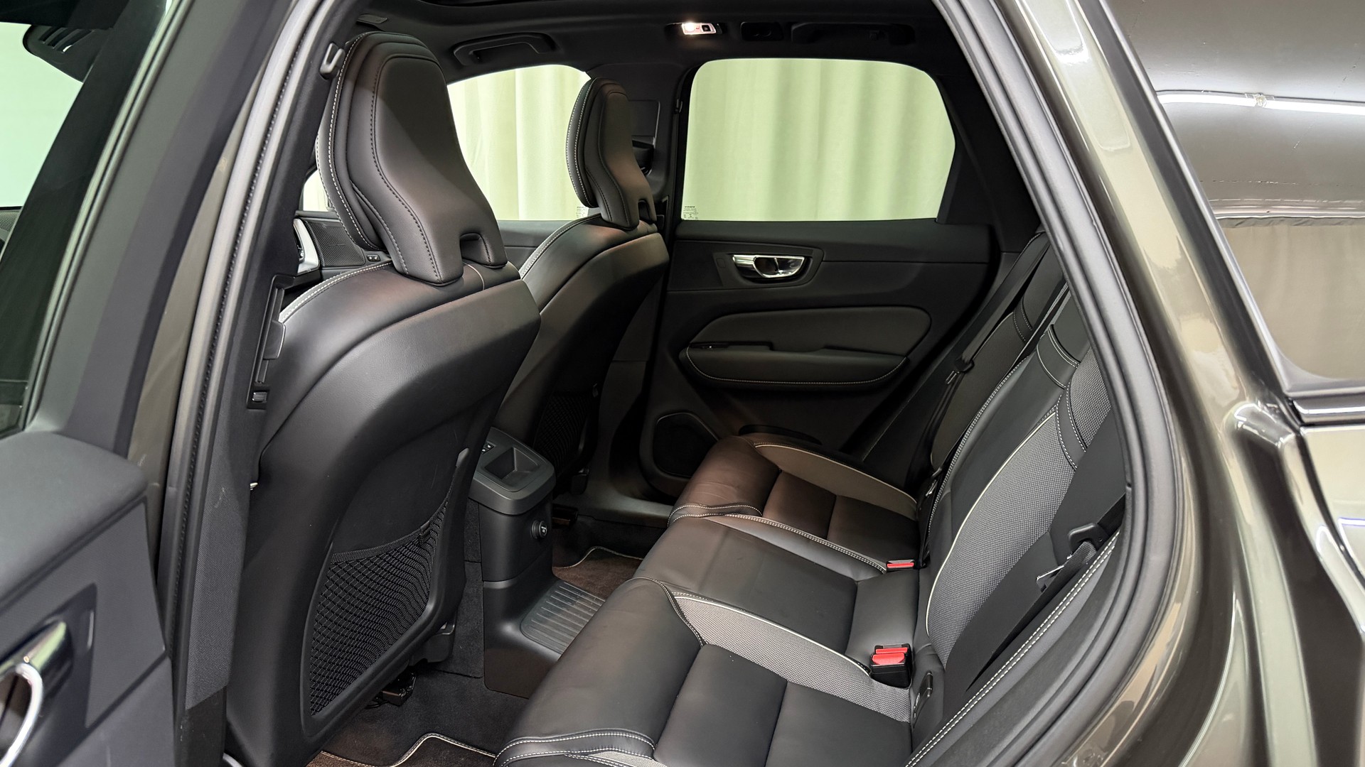 VOLVO XC60 T8 eAWD R-Design Expression Geartronic-image-13