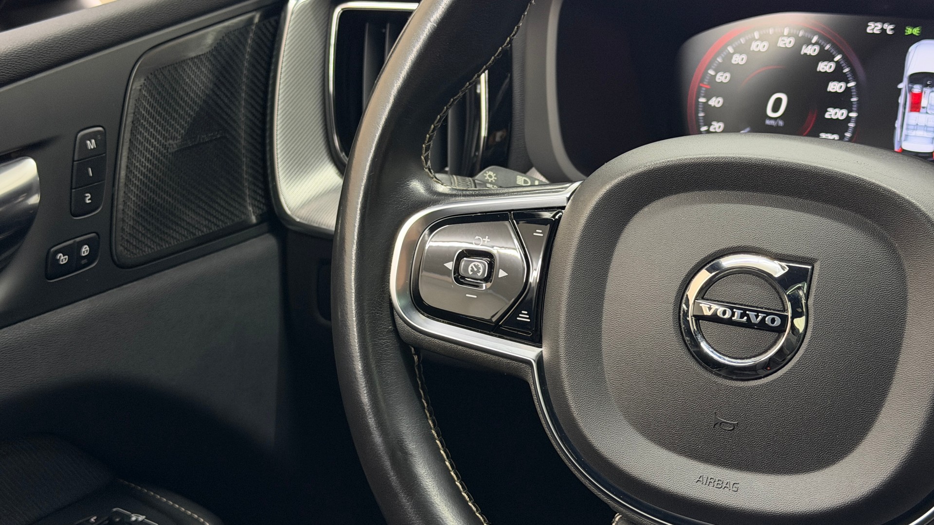 VOLVO XC60 T8 eAWD R-Design Expression Geartronic-image-15