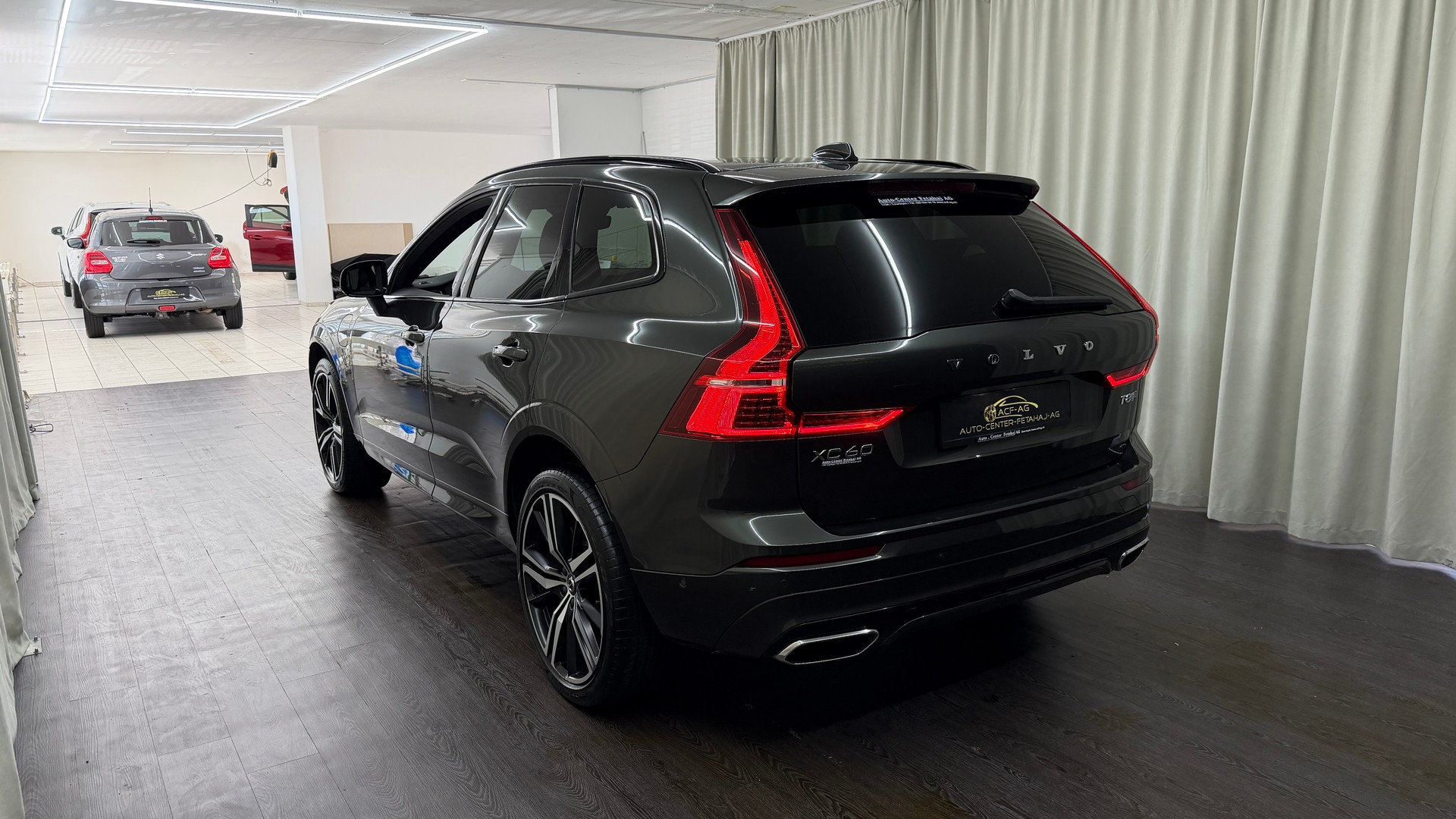 VOLVO XC60 T8 eAWD R-Design Expression Geartronic-image-5