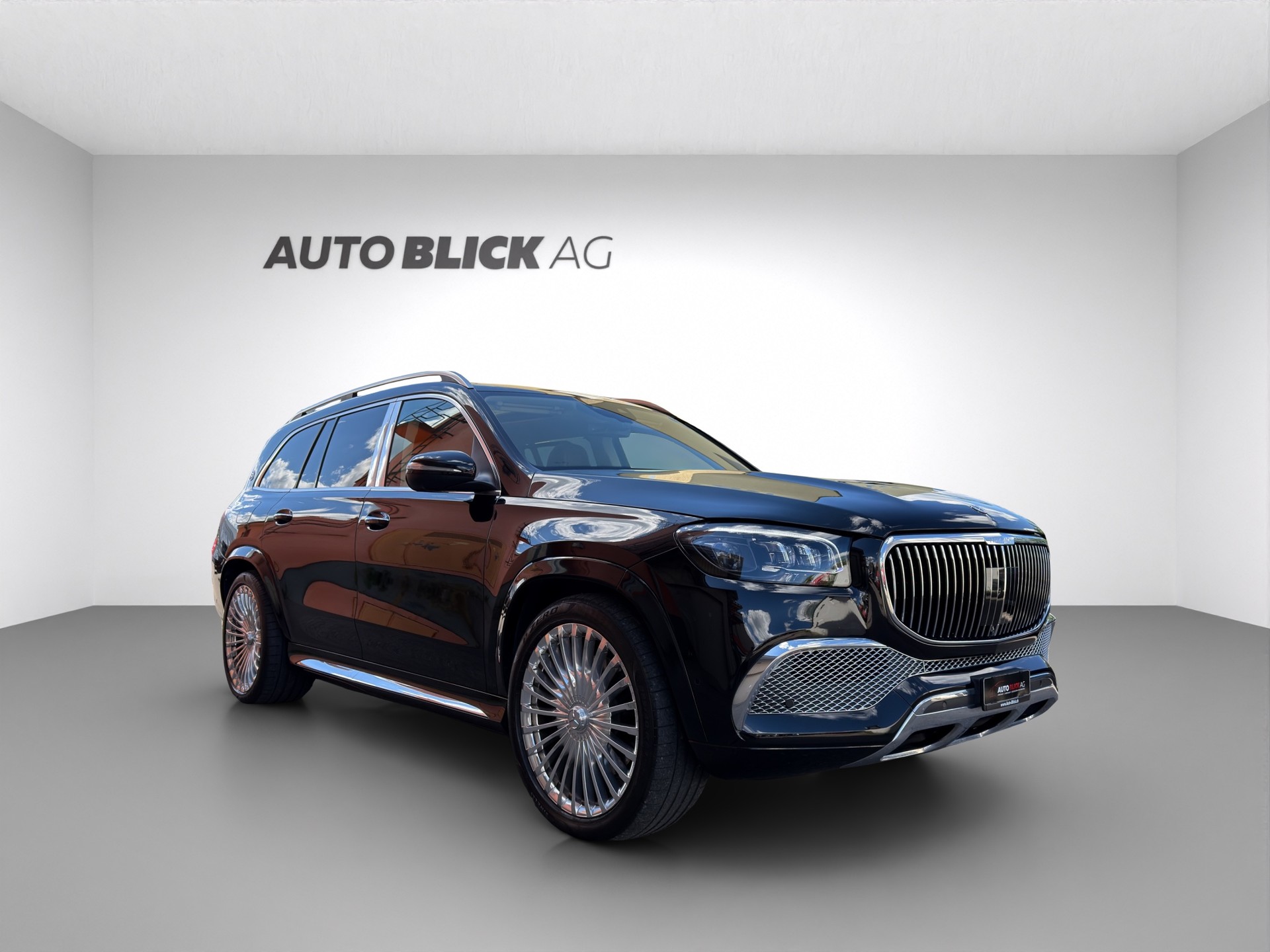 MERCEDES-BENZ GLS Maybach 600 9G-Tronic-showroom-element-1