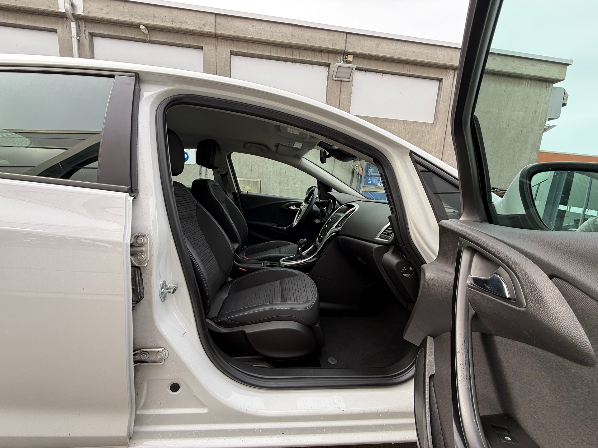 OPEL Astra 1.6 CDTi ecoFLEX Drive *Frisch ab MFK *2 Schlüssel *Tempomat *NEUE Sommerreifen *Klimatisierungsautomatik *Teilleder *-image-13