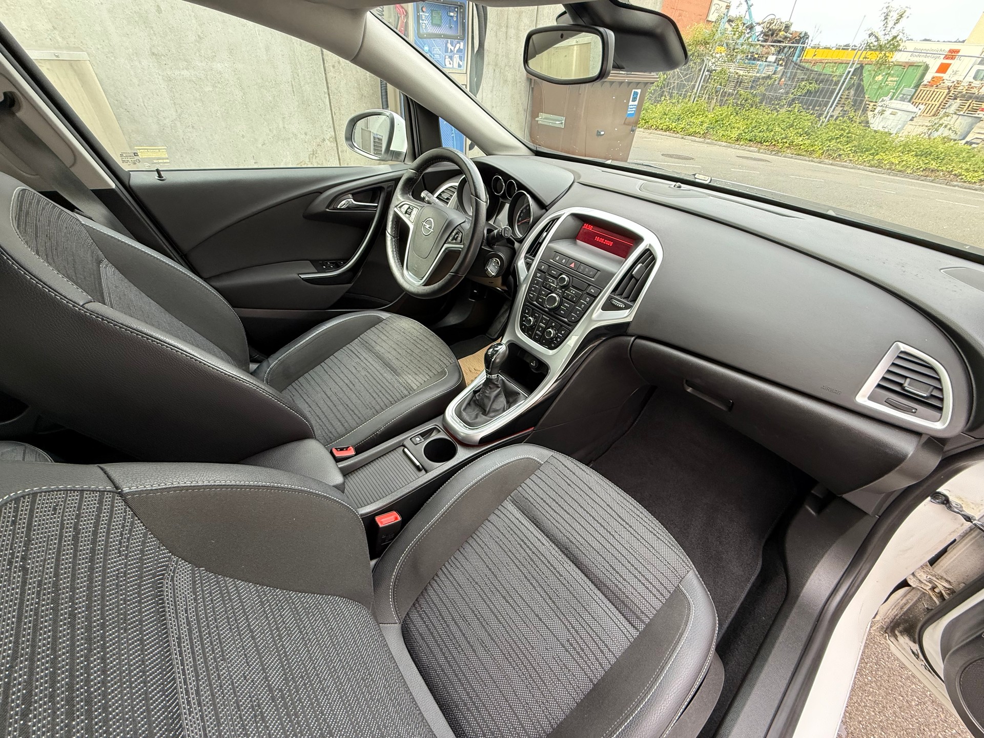OPEL Astra 1.6 CDTi ecoFLEX Drive *Frisch ab MFK *2 Schlüssel *Tempomat *NEUE Sommerreifen *Klimatisierungsautomatik *Teilleder *-image-14