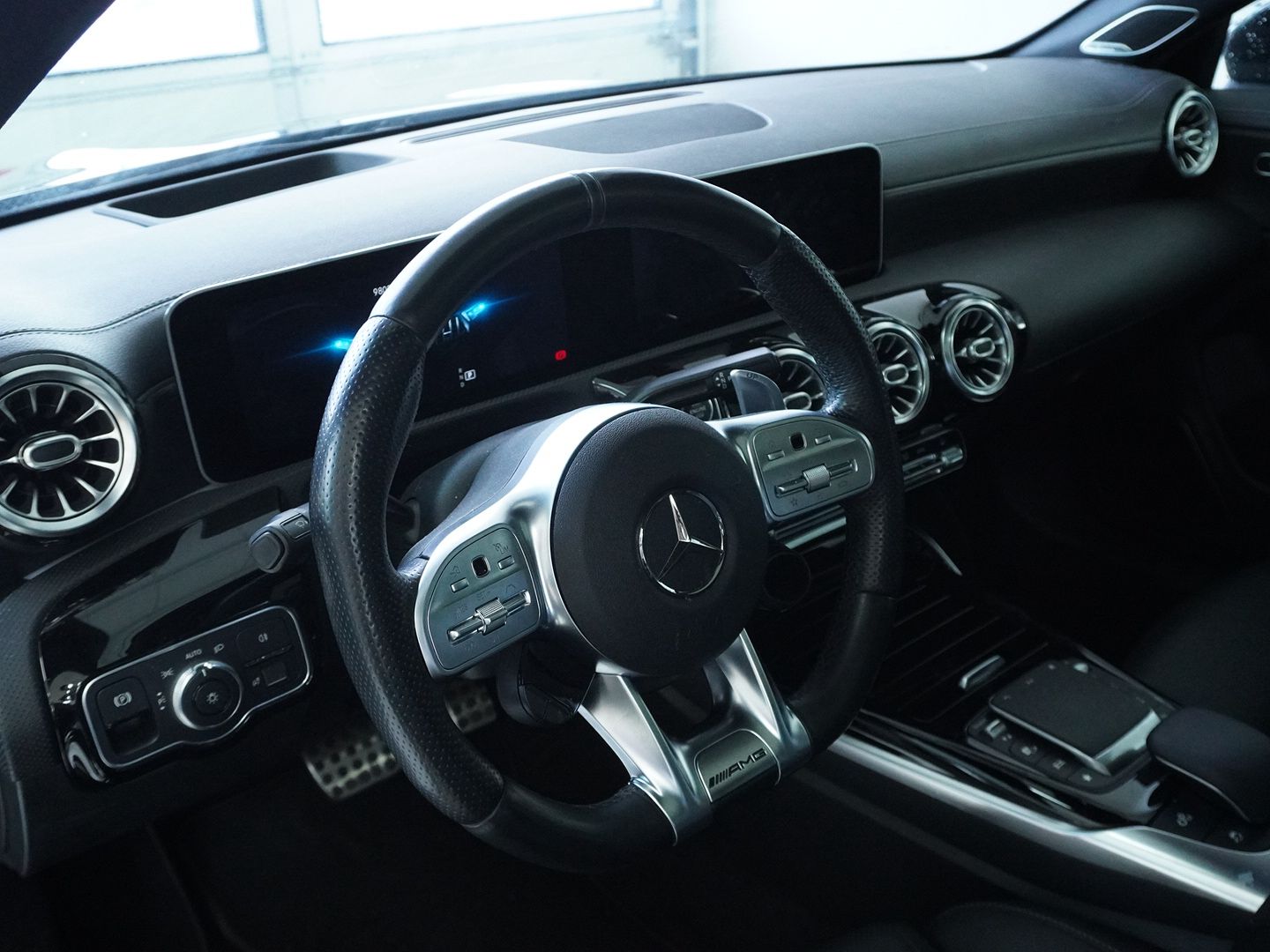 MERCEDES-BENZ CLA 45 S AMG 4Matic+ 8G-DCT-image-2