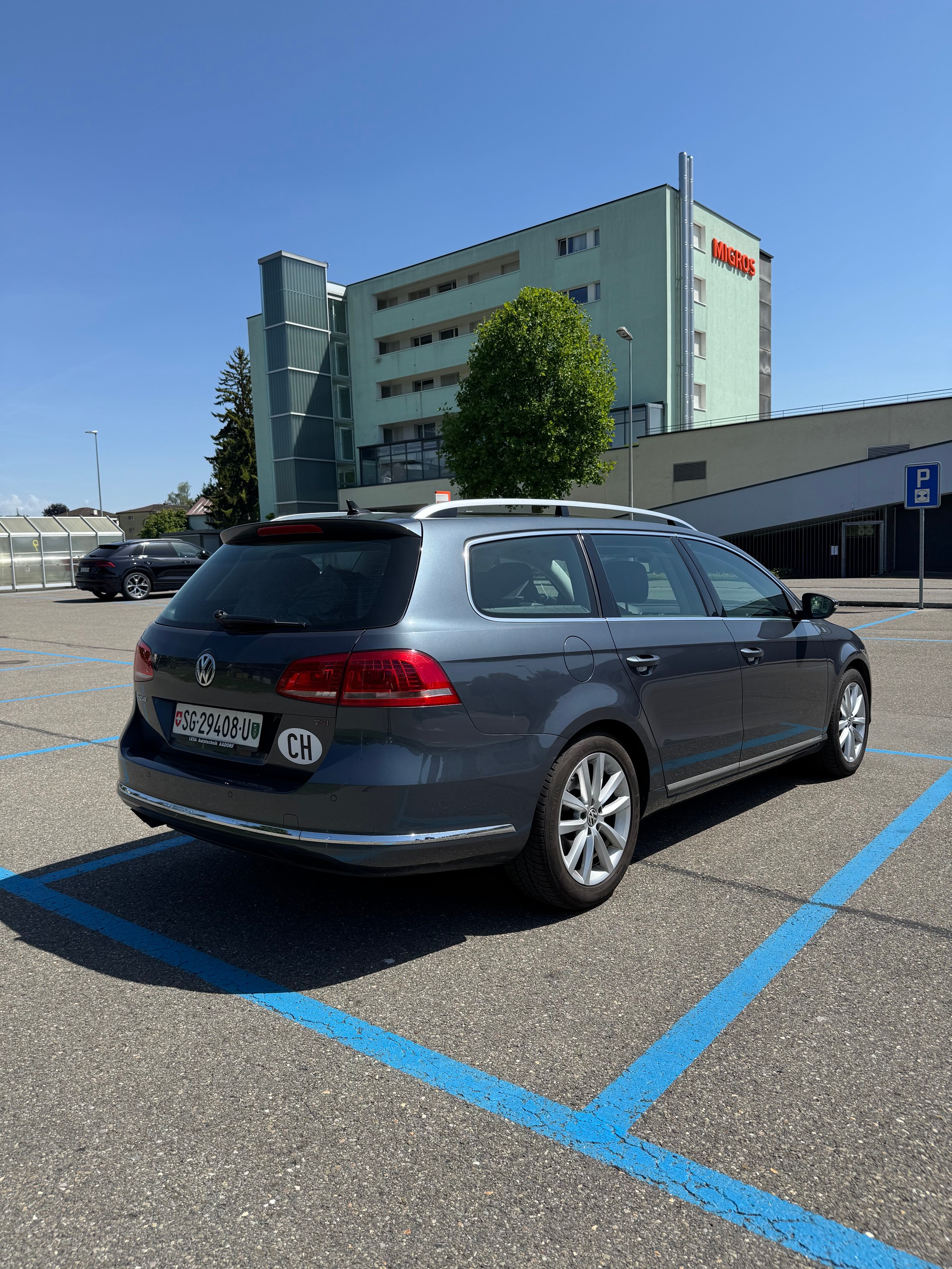 VW Passat Variant 1.8 TSI Highline DSG-image-2