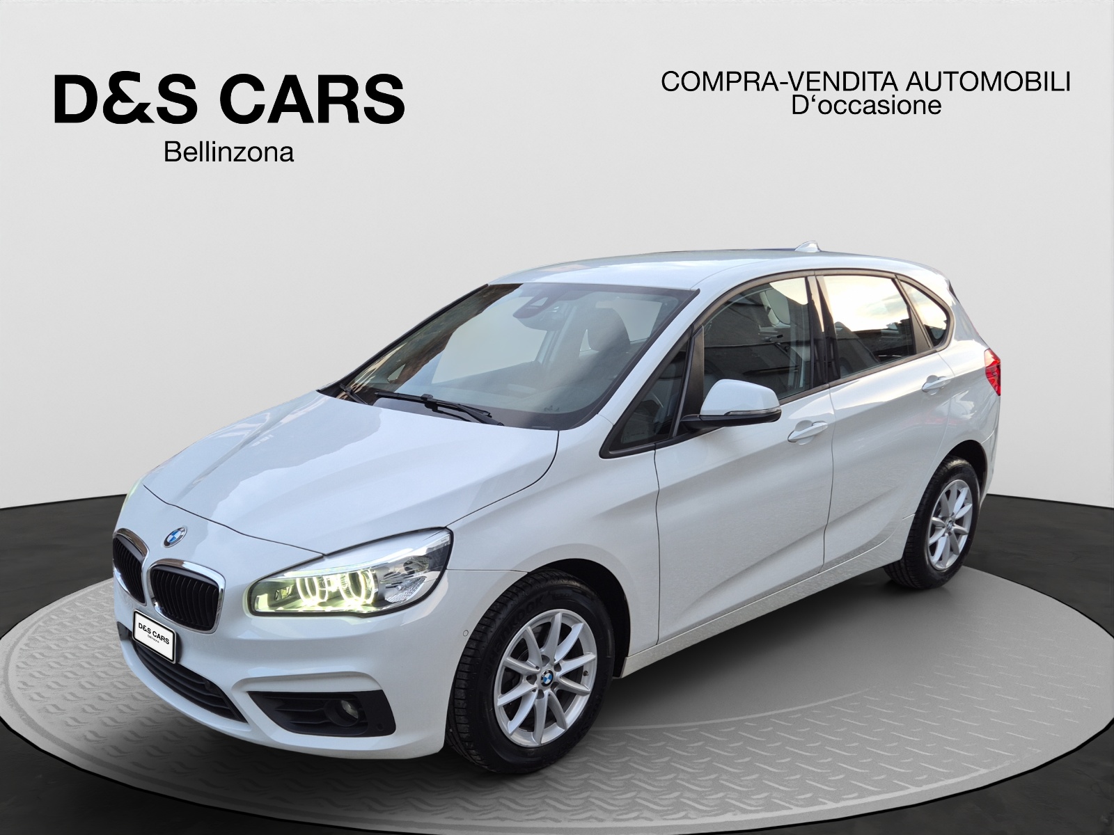 BMW 218i Active Tourer-image-0