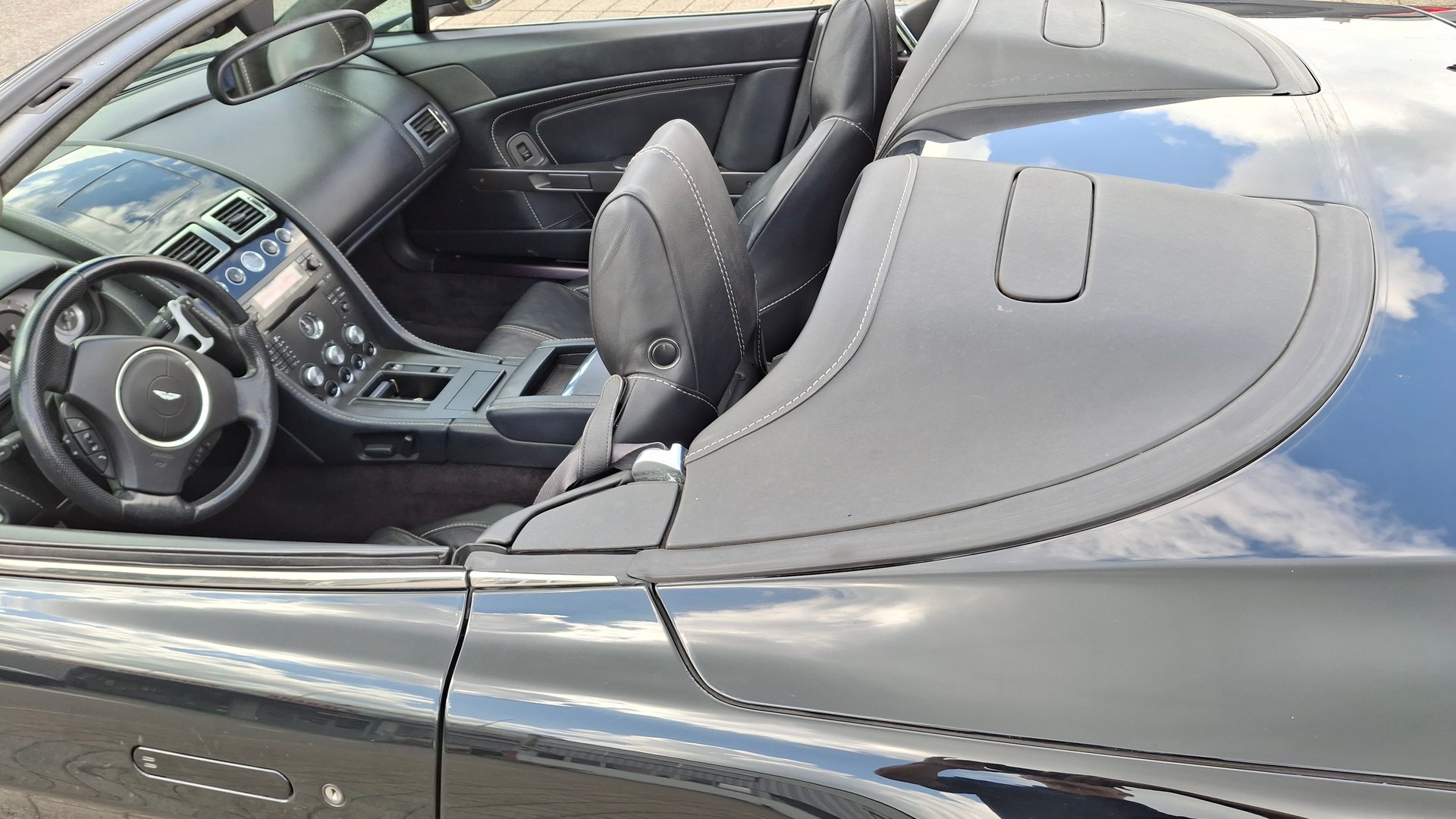 ASTON MARTIN V8 Vantage Cabrio 4.3-image-1