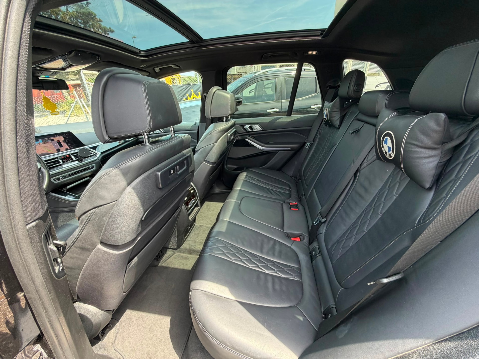 BMW X5 xDrive M50d Steptronic garantie 2 ans edition FULL BLACK panorama 🇨🇭-image-21