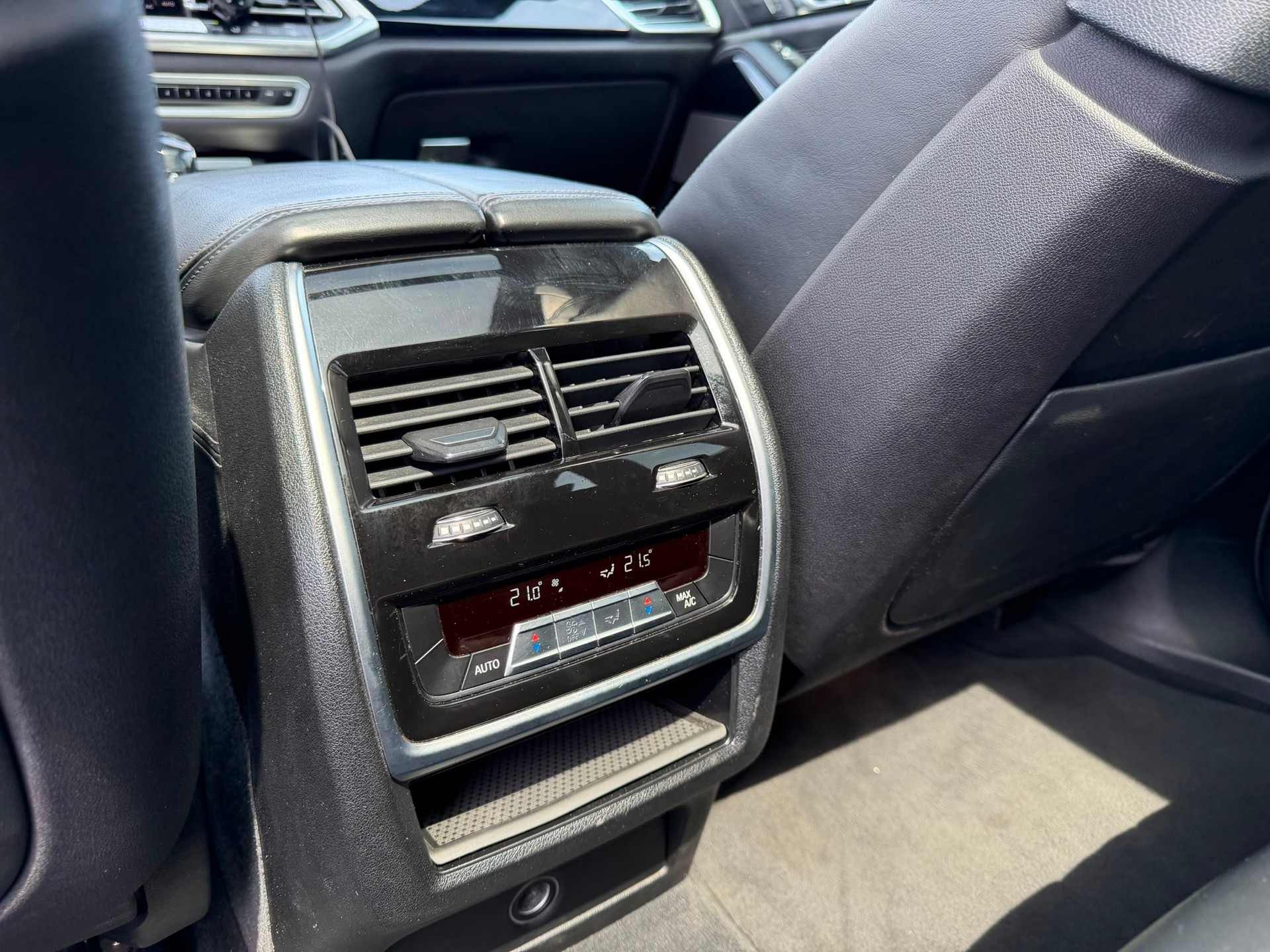 BMW X5 xDrive M50d Steptronic garantie 2 ans edition FULL BLACK panorama 🇨🇭-image-23
