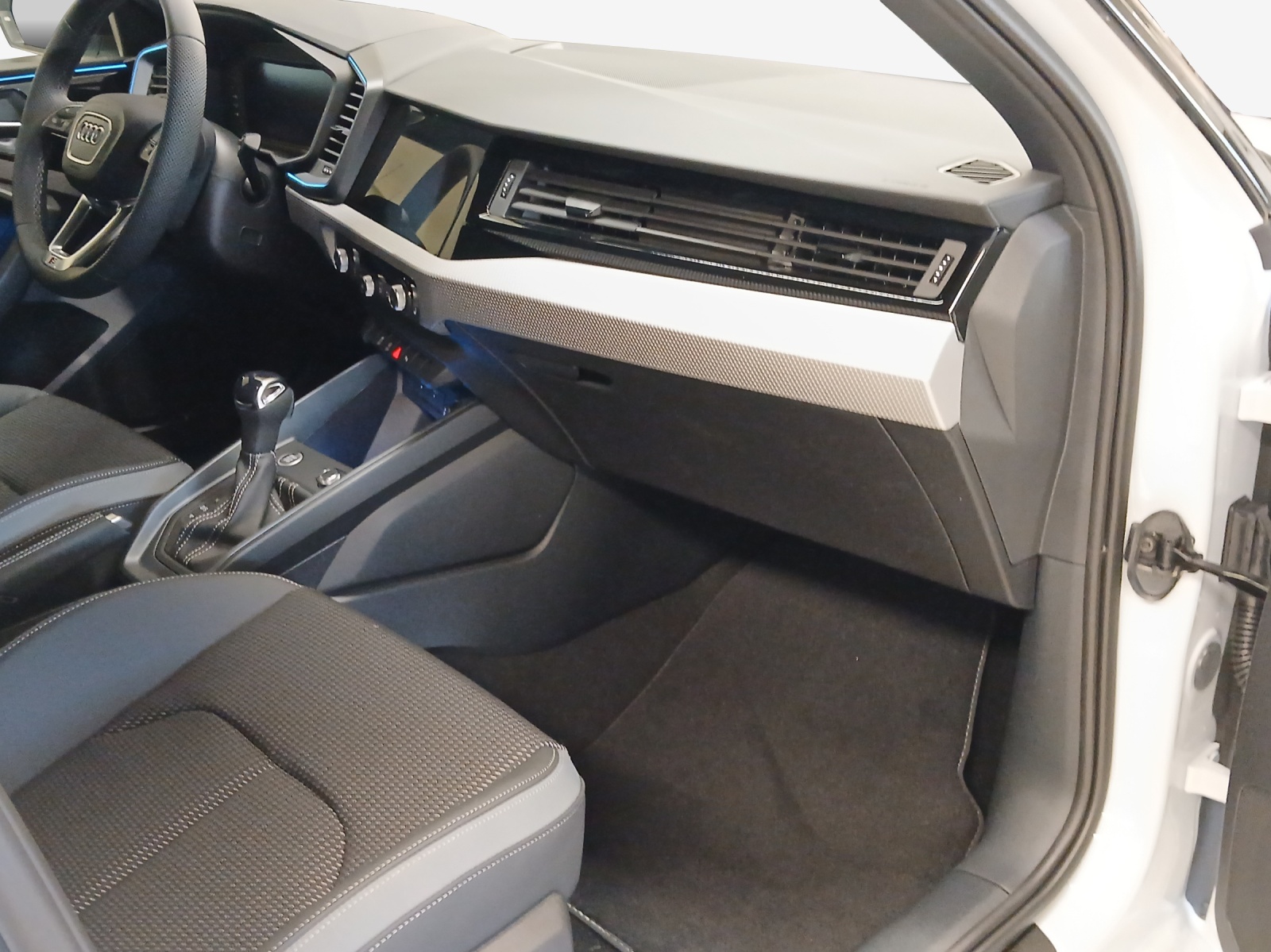 AUDI A1 Sportback 30 TFSI S Line Attraction S-tronic-image-13
