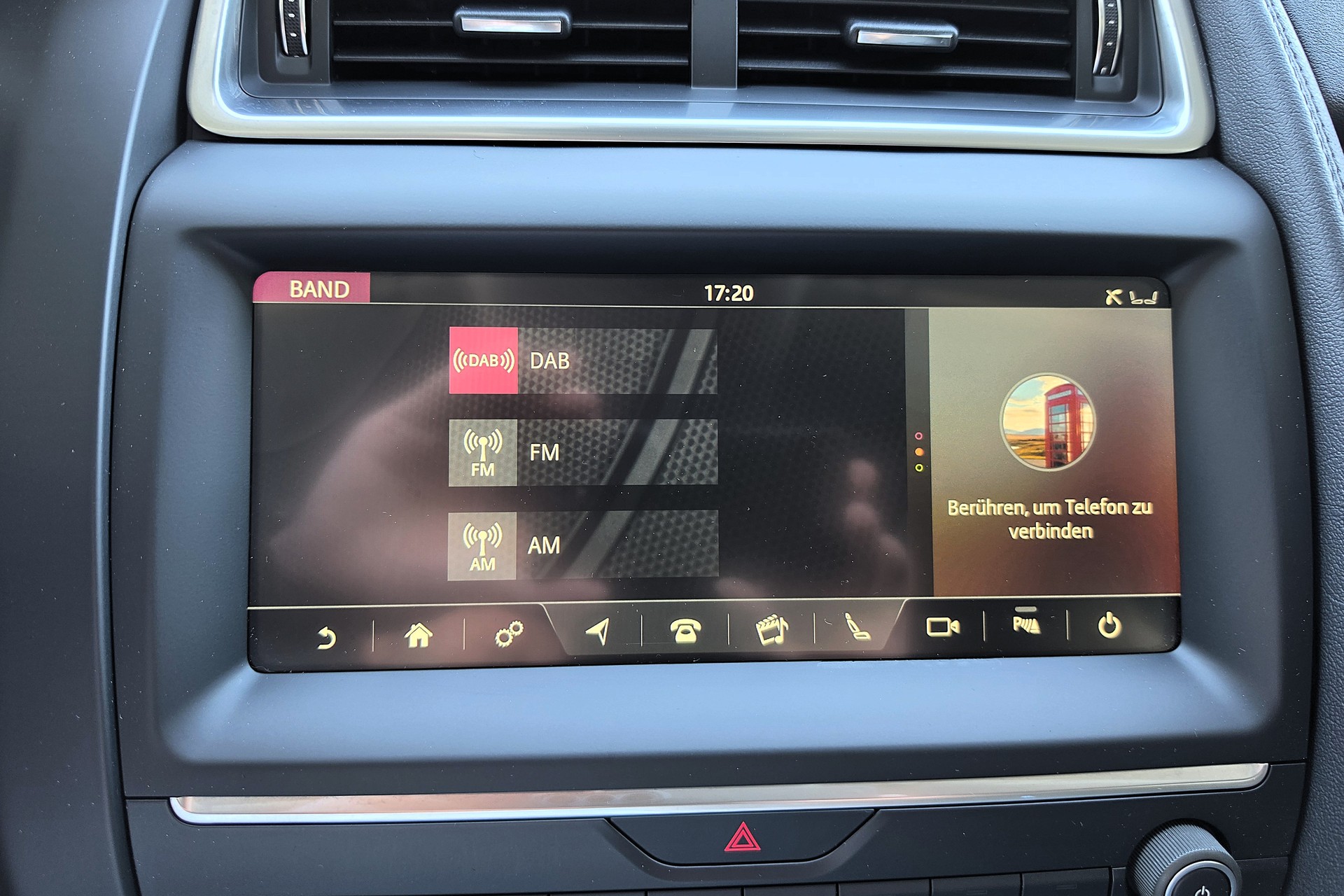 JAGUAR E-Pace 2.0 T 200 S AWD-image-15