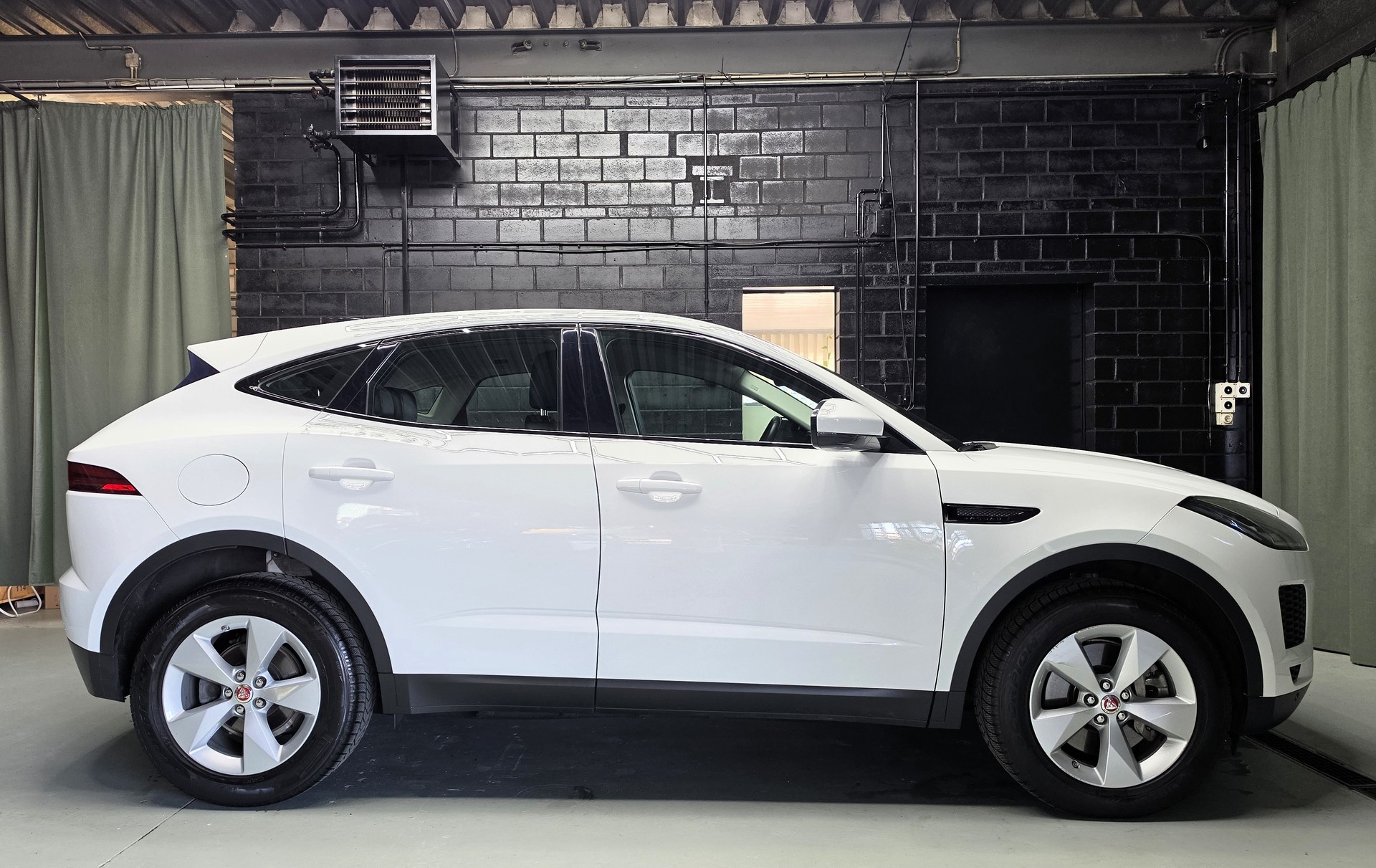 JAGUAR E-Pace 2.0 T 200 S AWD-image-1